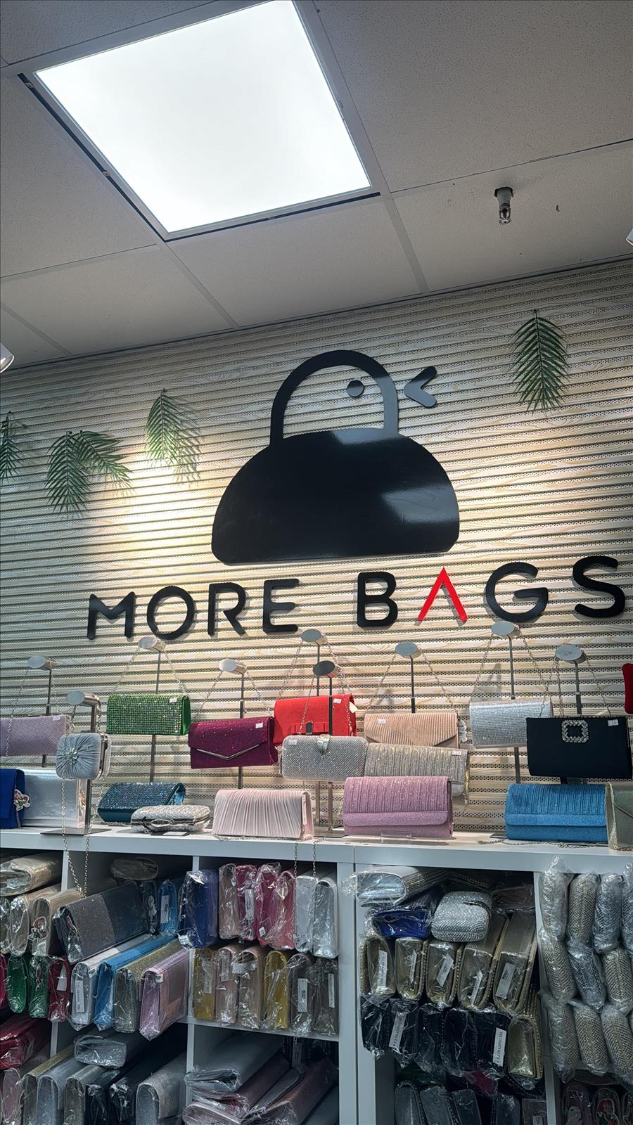 MORE BAGS GmbH - Großhandel Taschen, Schmuck und Accessoires