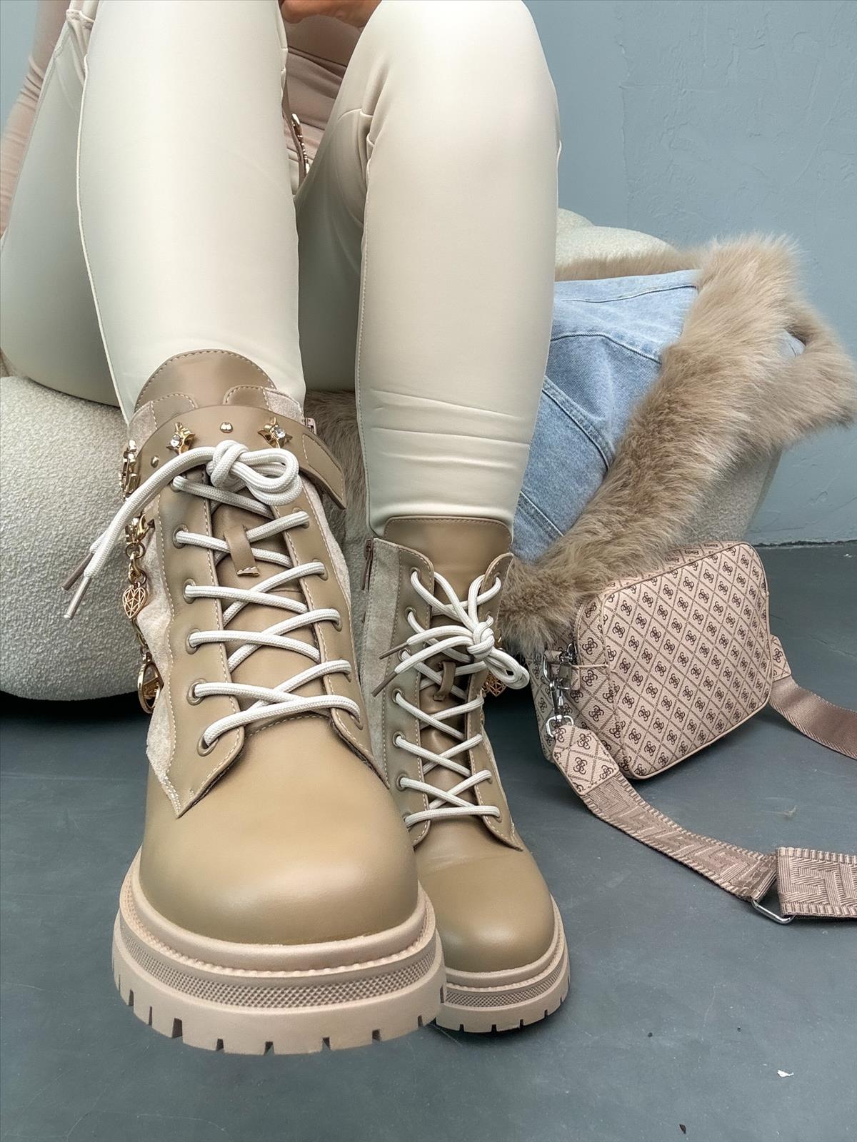 efashion s.r.o. - DOB;Accesoires;Schuhe;Young Fashion - Medvedov