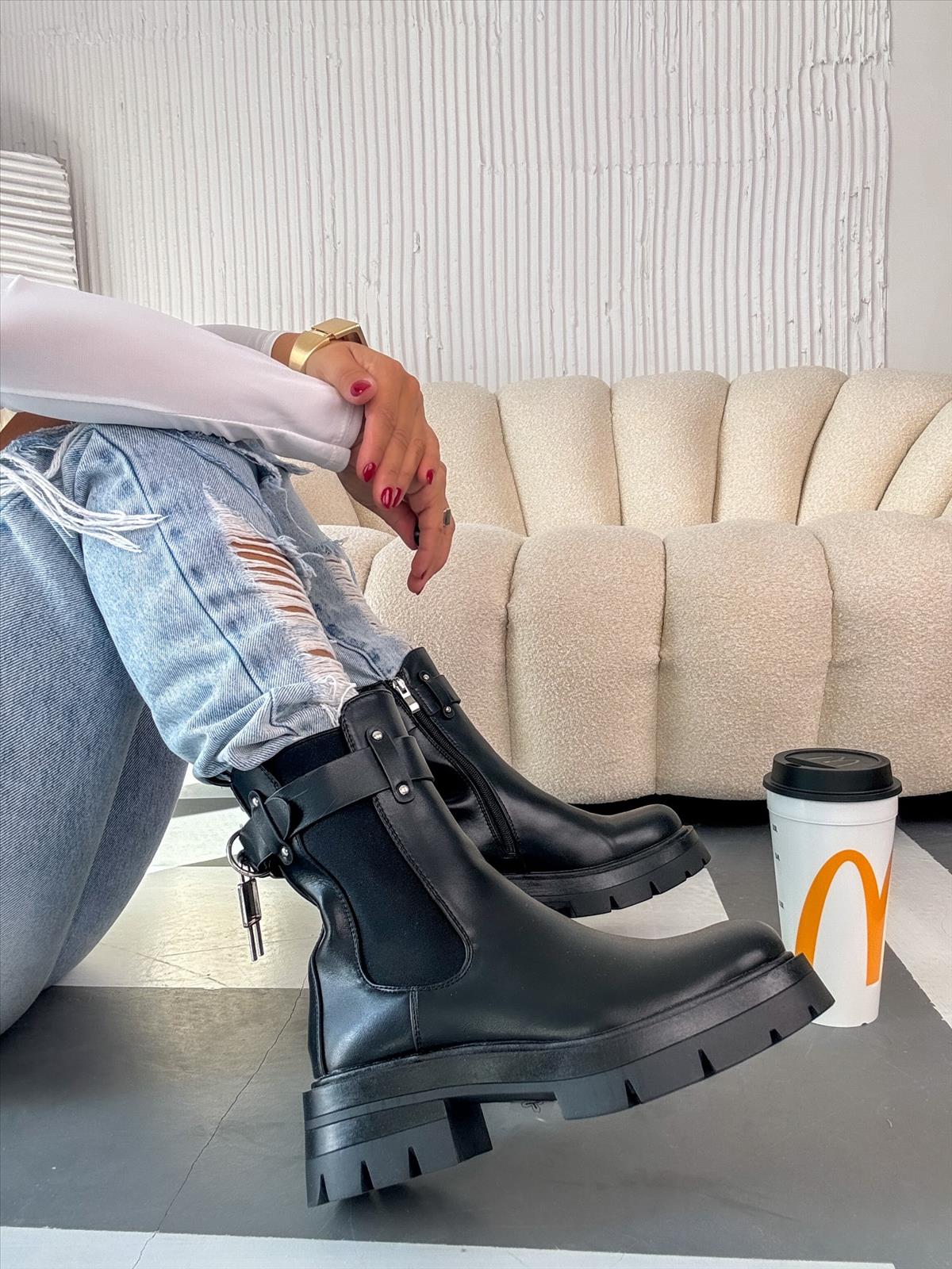 efashion s.r.o. - DOB;Accesoires;Schuhe;Young Fashion - Medvedov