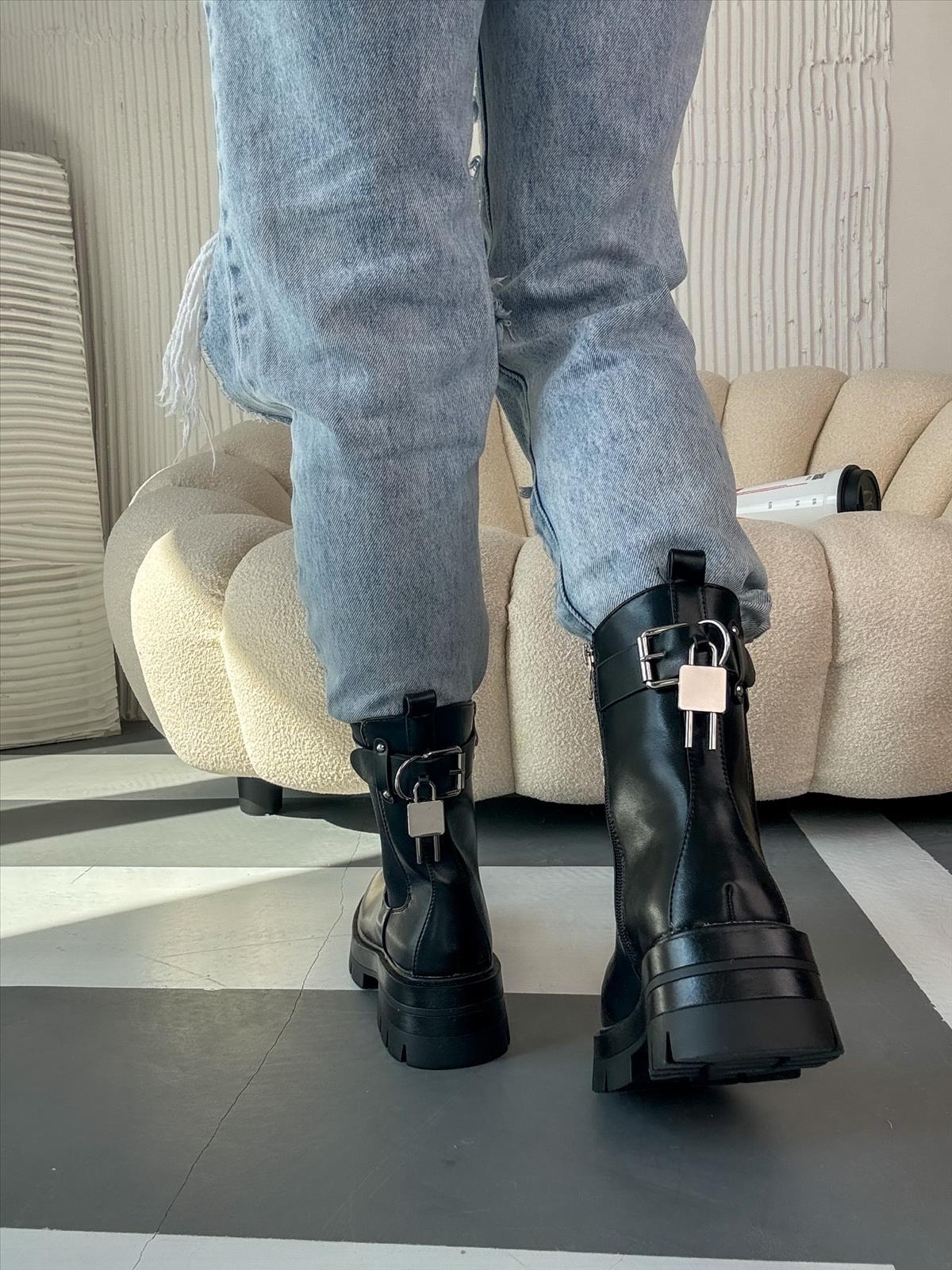 efashion s.r.o. - DOB;Accesoires;Schuhe;Young Fashion - Medvedov