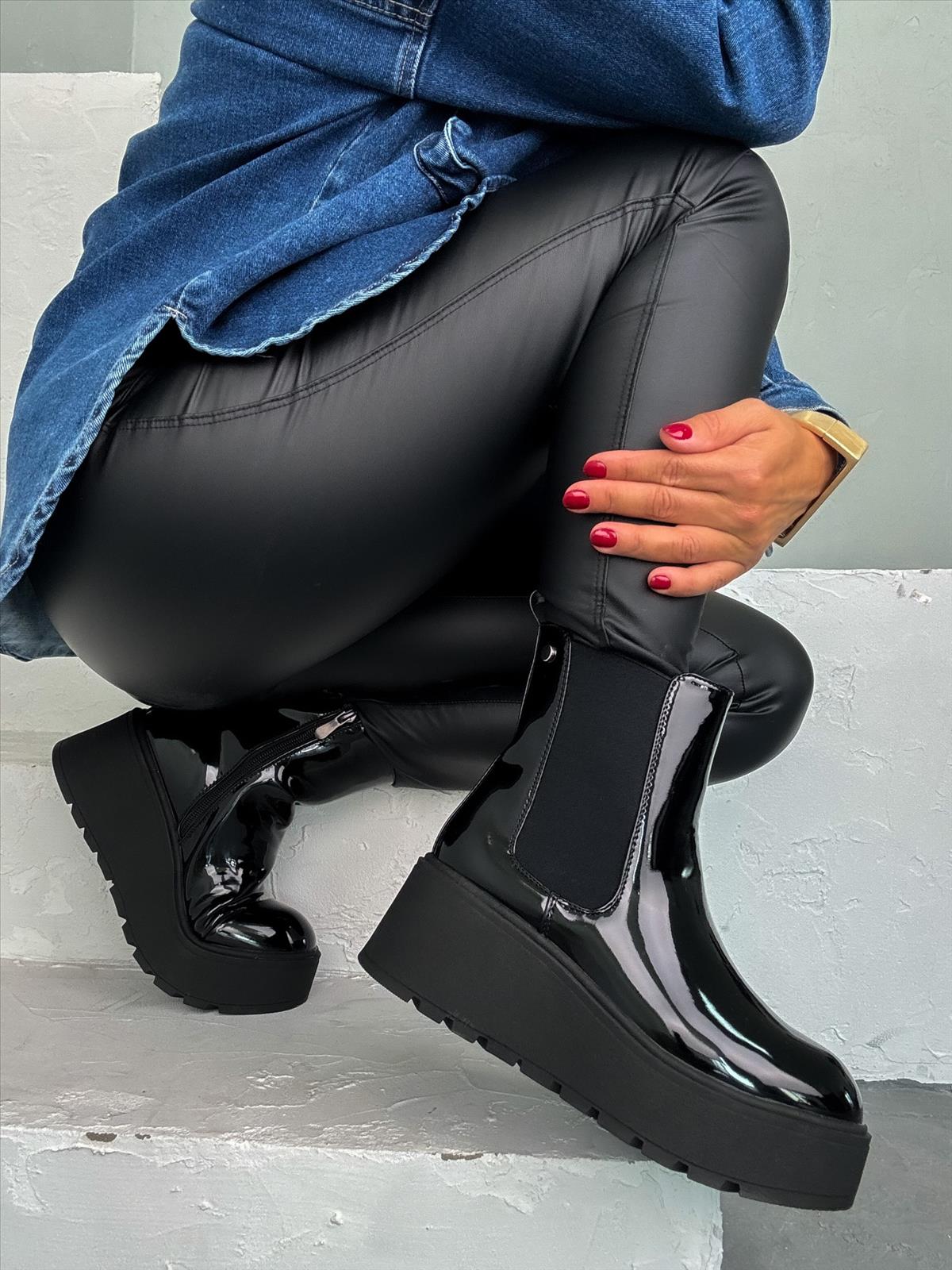 efashion s.r.o. - DOB;Accesoires;Schuhe;Young Fashion - Medvedov