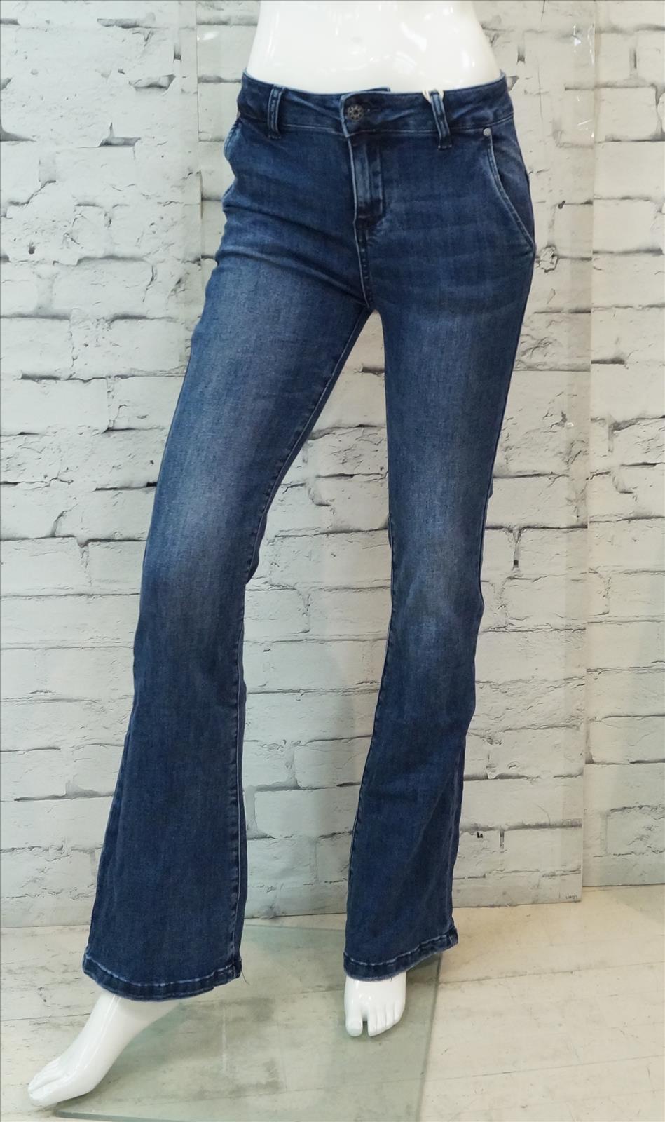 Bhatti Mode GmbH - Young fashion, DOB - Blusen, Hosen Jacken, Jeans, Kleider, Pullover etc.