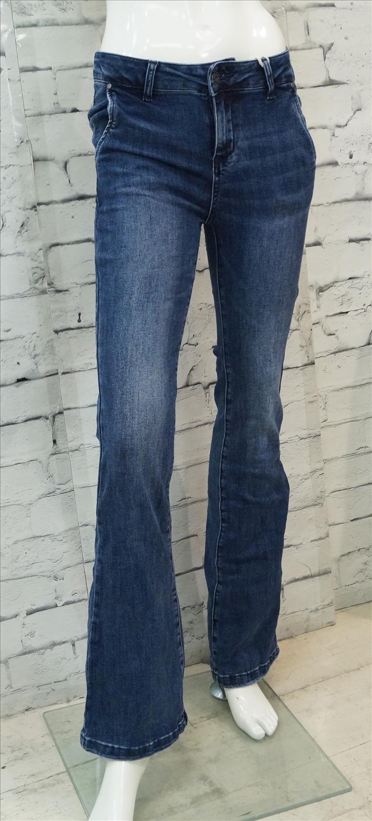 Bhatti Mode GmbH - Young fashion, DOB - Blusen, Hosen Jacken, Jeans, Kleider, Pullover etc.