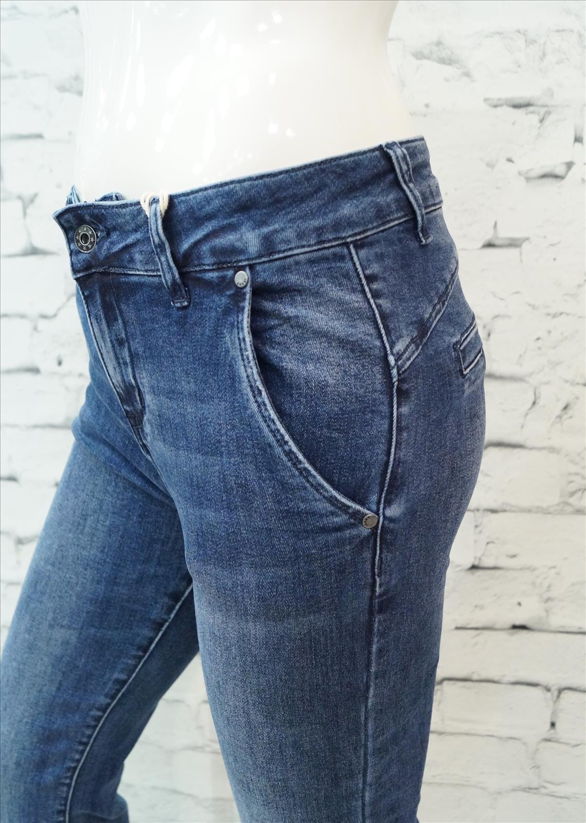Bhatti Mode GmbH - Young fashion, DOB - Blusen, Hosen Jacken, Jeans, Kleider, Pullover etc.