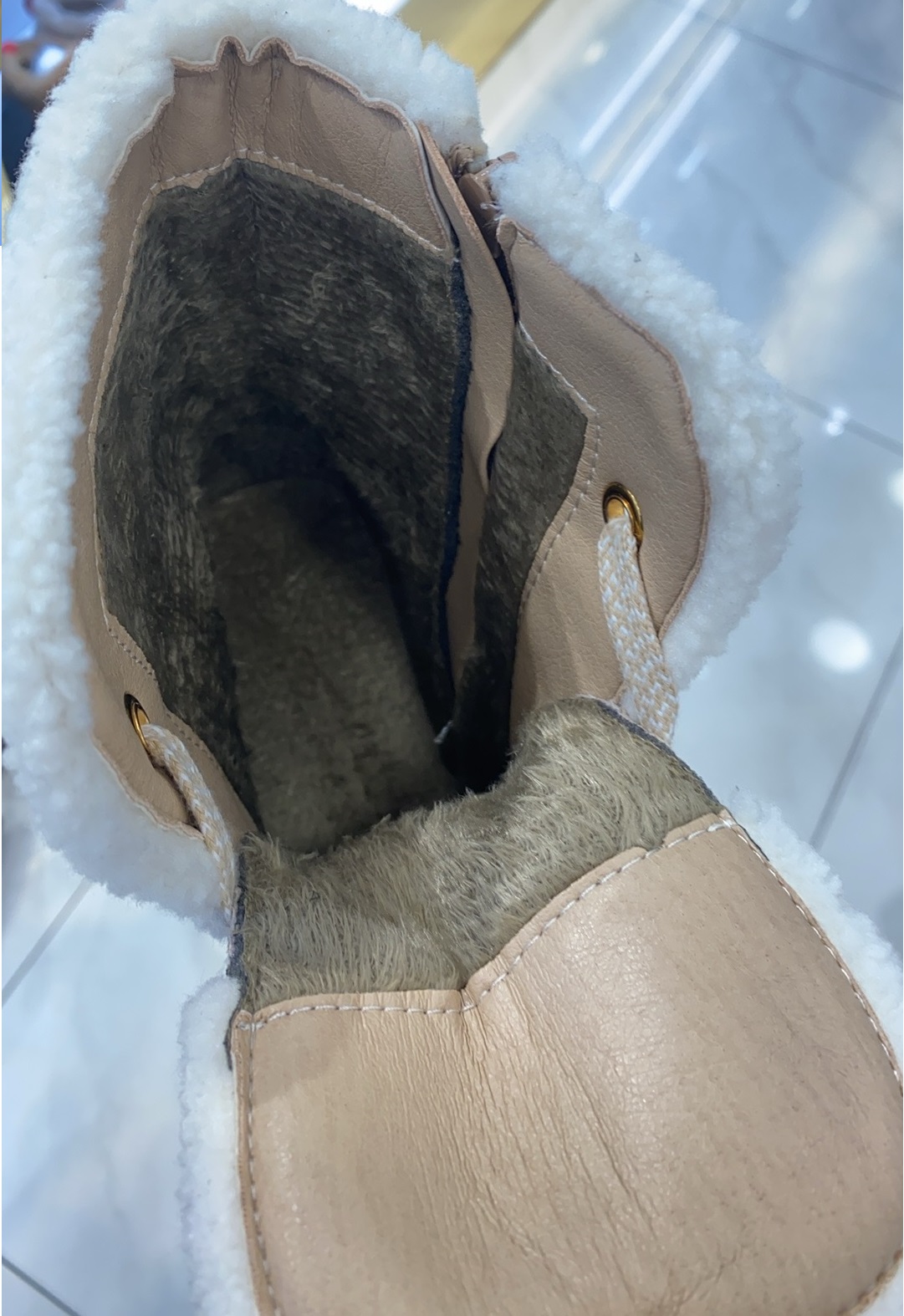 Lujah Shoes (Schuhgrosshandel)