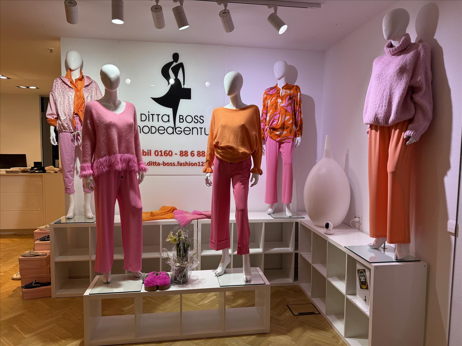 Modeagentur Ditta Boss e. K. - Damenbekleidung