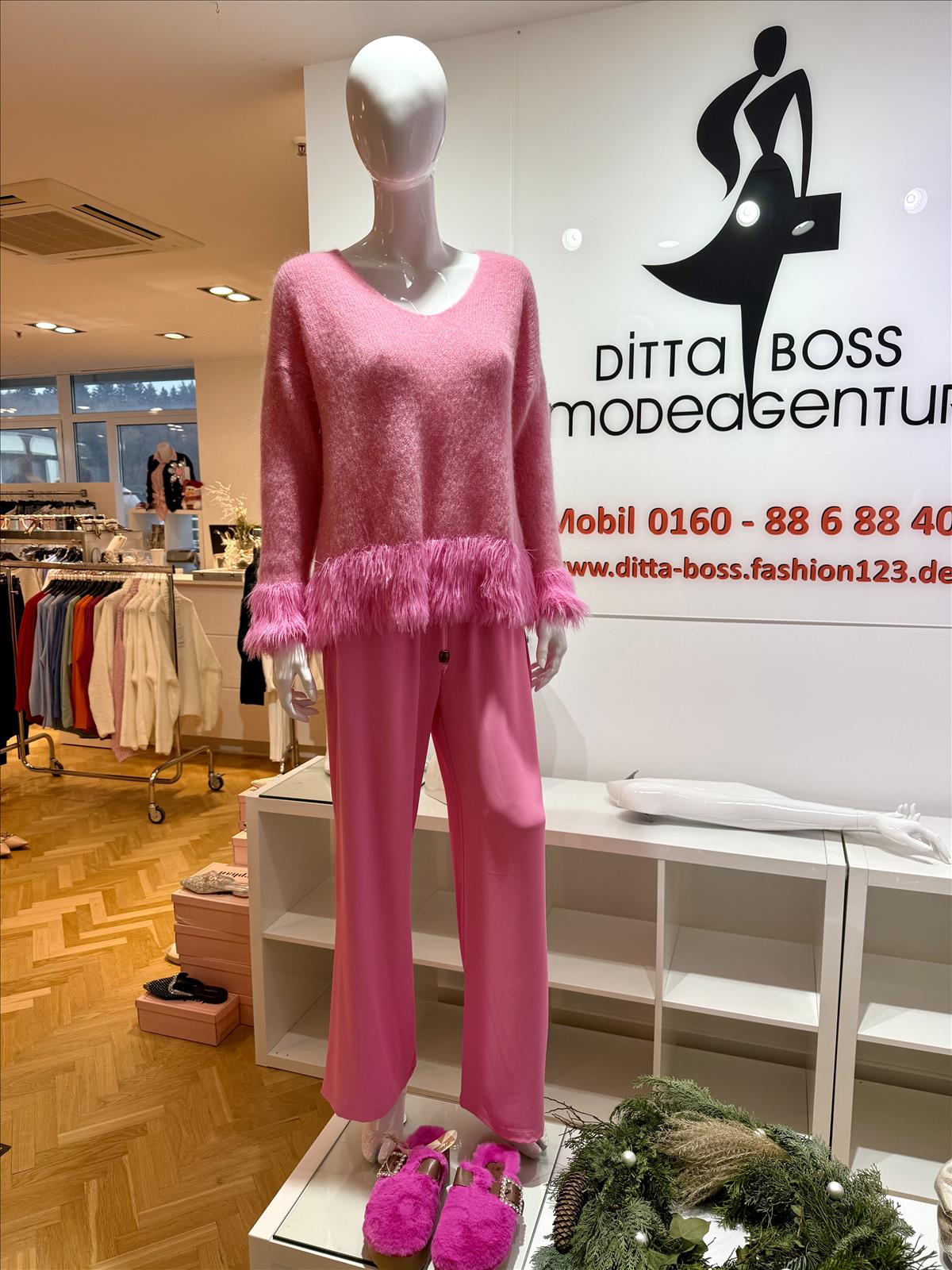 Modeagentur Ditta Boss e. K. - Damenbekleidung