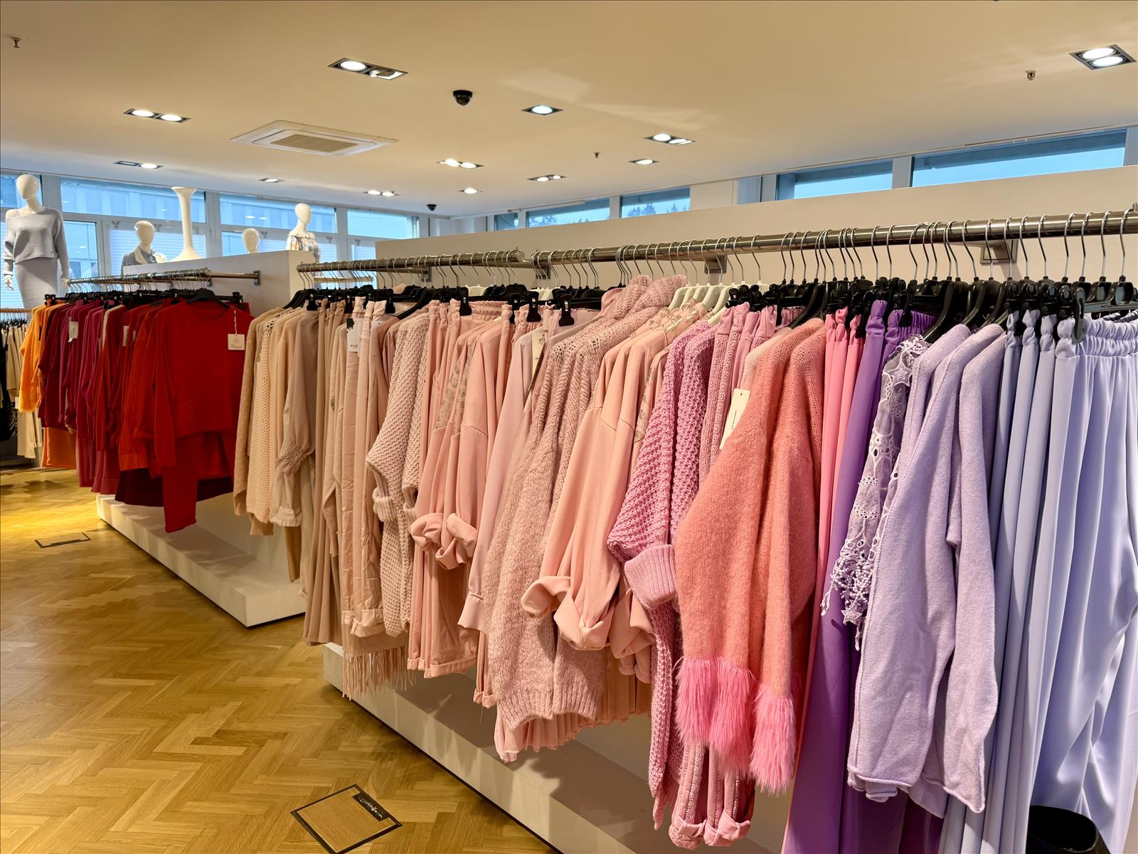 Modeagentur Ditta Boss e. K. - Damenbekleidung
