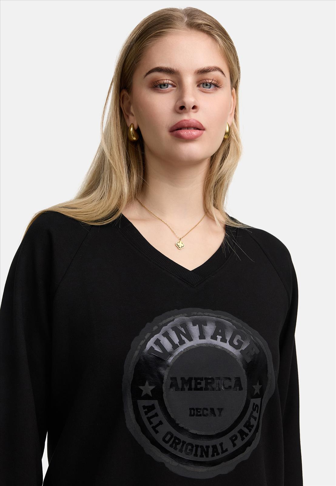 Decay Modevertrieb GmbH - Textilien Grosshandel T-Shirts Jeans