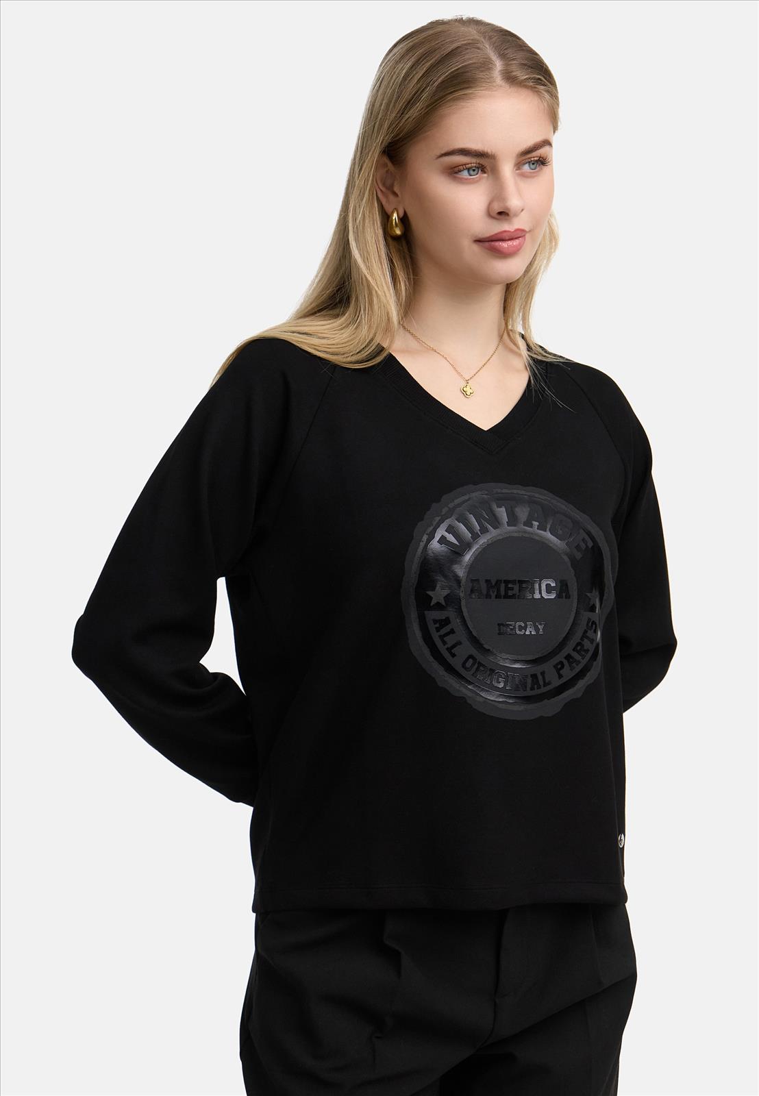 Decay Modevertrieb GmbH - Textilien Grosshandel T-Shirts Jeans
