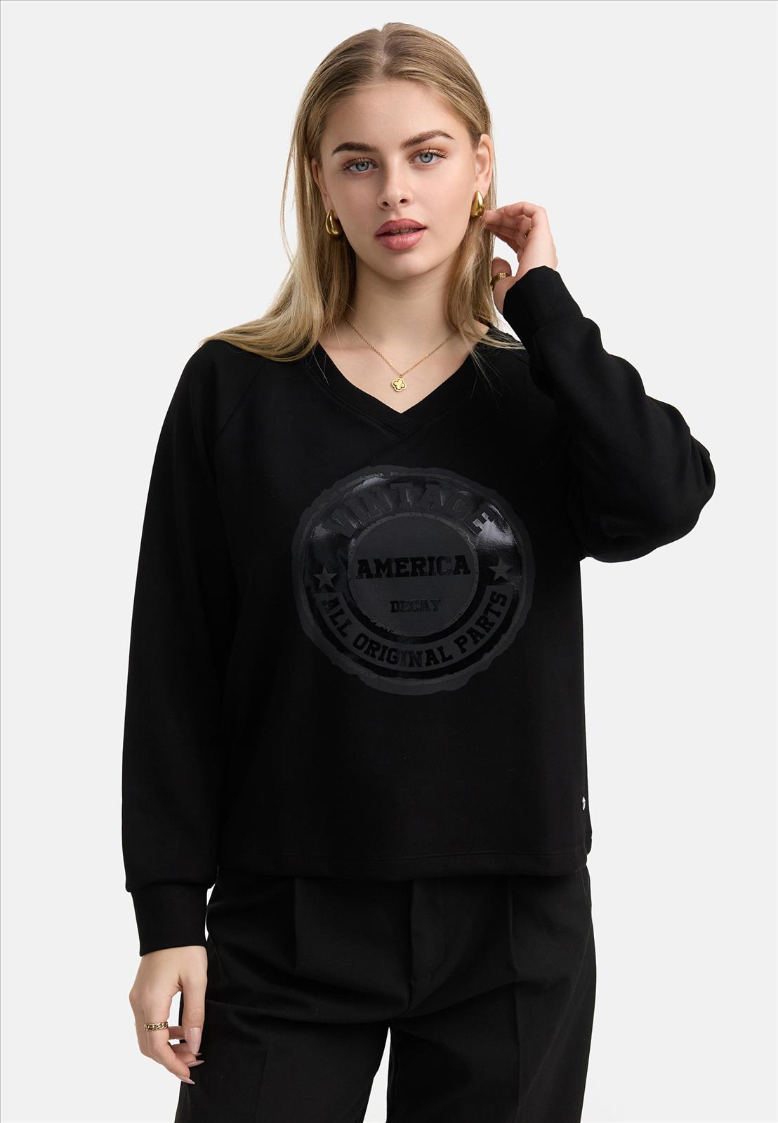 Decay Modevertrieb GmbH - Textilien Grosshandel T-Shirts Jeans