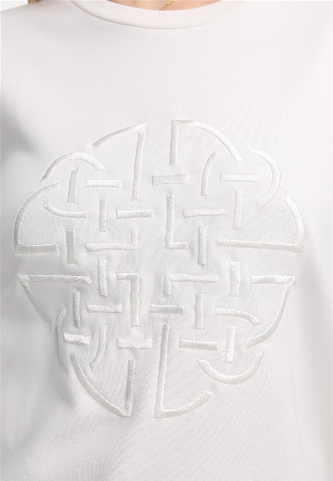 Decay Modevertrieb GmbH - Textilien Grosshandel T-Shirts Jeans