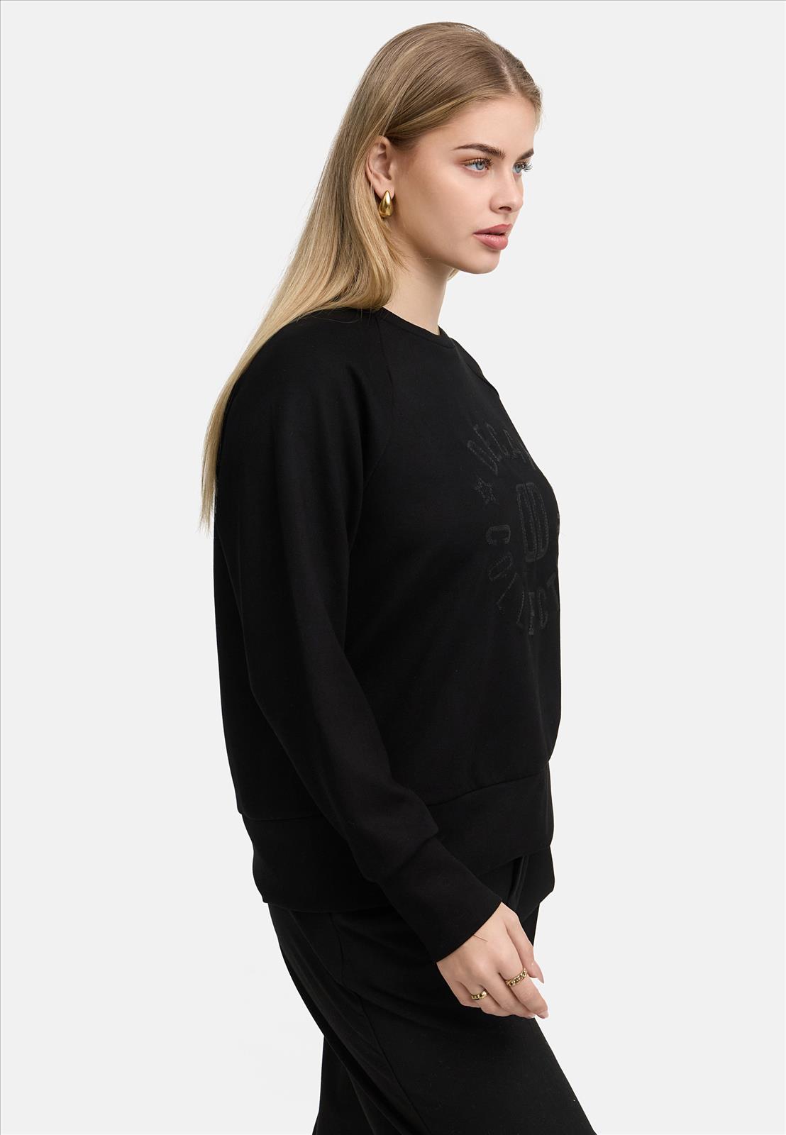 Decay Modevertrieb GmbH - Textilien Grosshandel T-Shirts Jeans