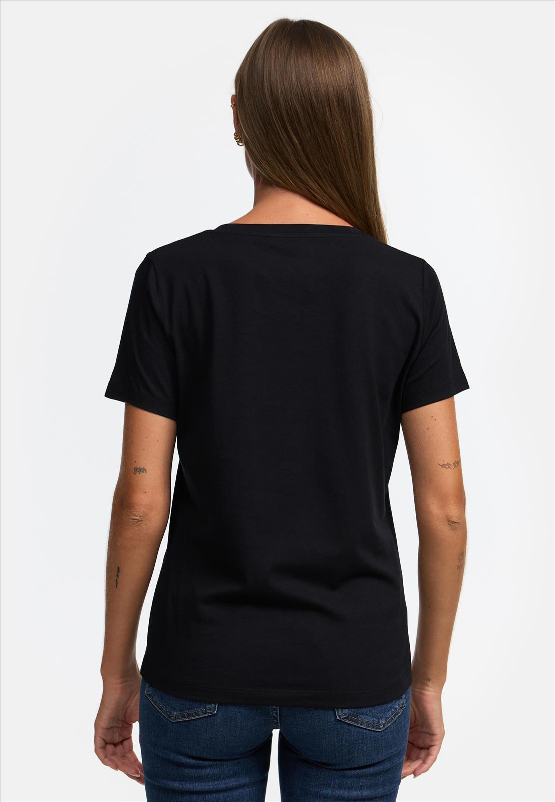Decay Modevertrieb GmbH - Textilien Grosshandel T-Shirts Jeans