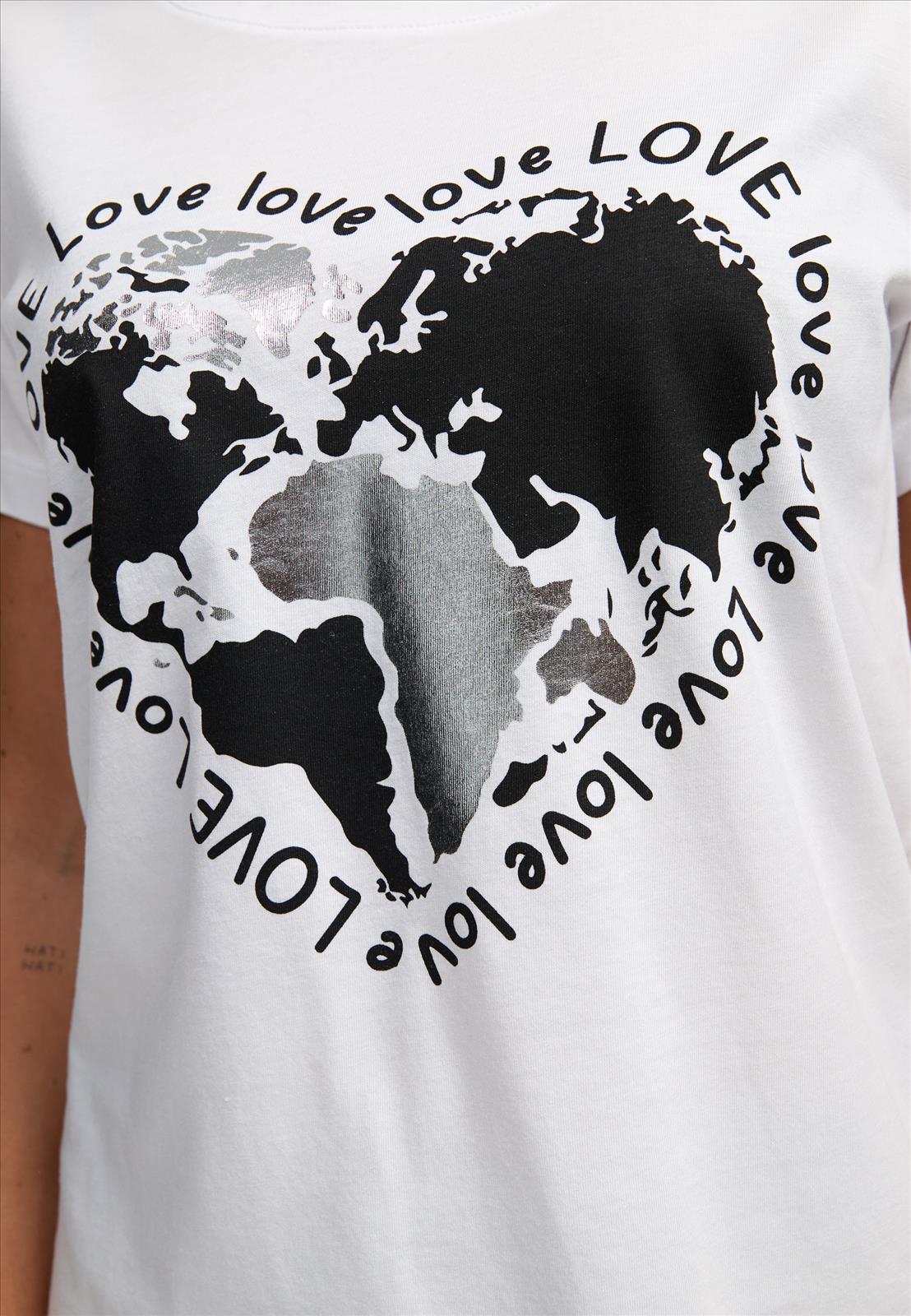 Decay Modevertrieb GmbH - Textilien Grosshandel T-Shirts Jeans