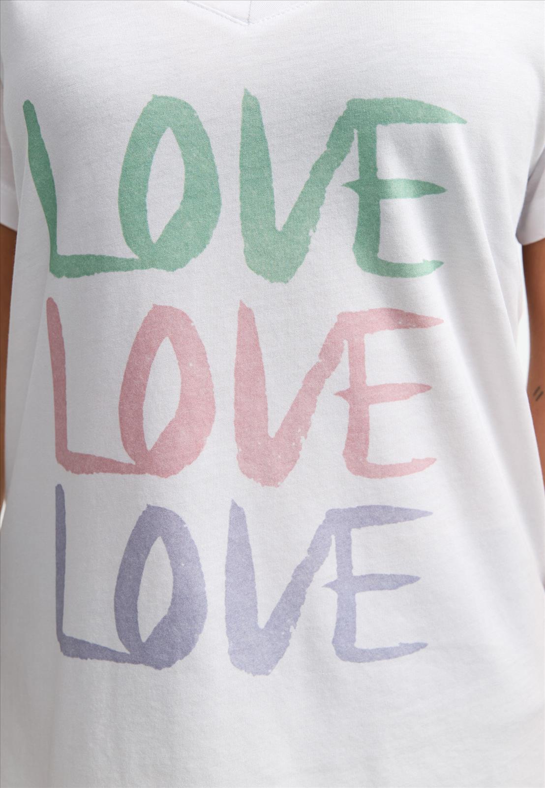 Decay Modevertrieb GmbH - Textilien Grosshandel T-Shirts Jeans