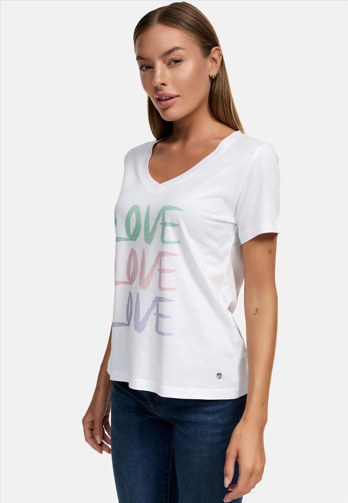 Decay Modevertrieb GmbH - Textilien Grosshandel T-Shirts Jeans