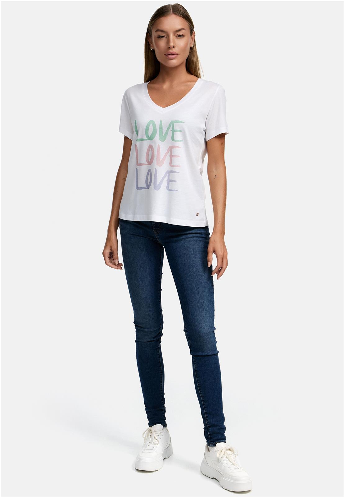 Decay Modevertrieb GmbH - Textilien Grosshandel T-Shirts Jeans