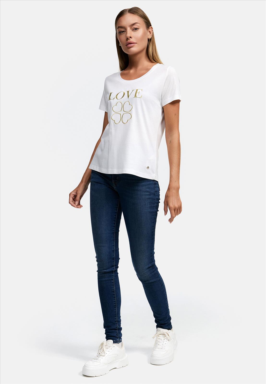 Decay Modevertrieb GmbH - Textilien Grosshandel T-Shirts Jeans