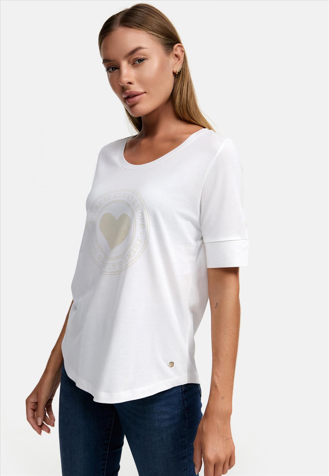 Decay Modevertrieb GmbH - Textilien Grosshandel T-Shirts Jeans