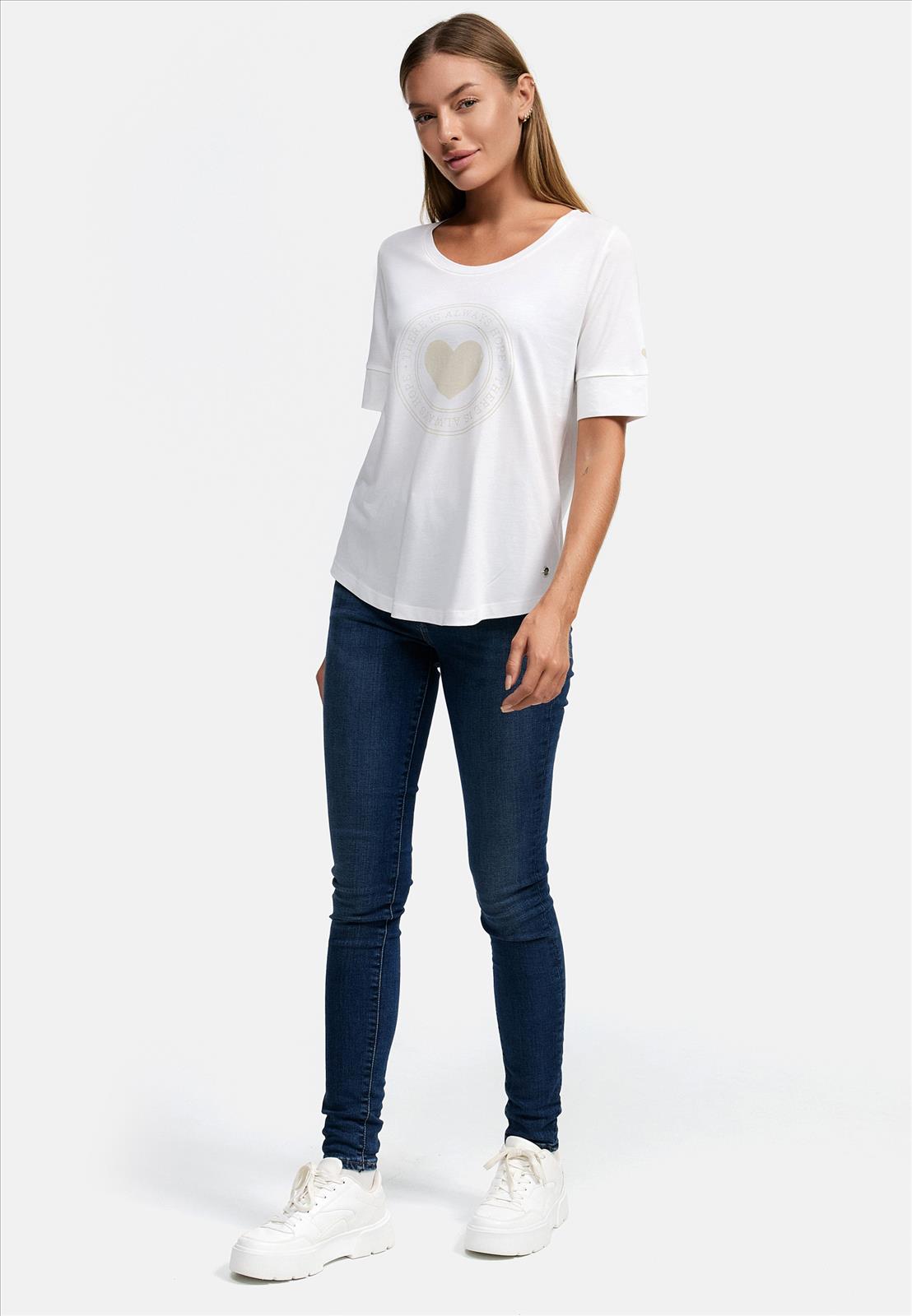 Decay Modevertrieb GmbH - Textilien Grosshandel T-Shirts Jeans