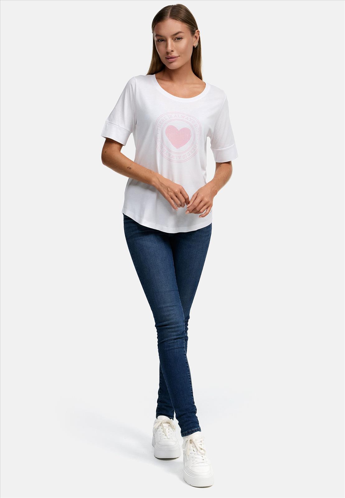 Decay Modevertrieb GmbH - Textilien Grosshandel T-Shirts Jeans