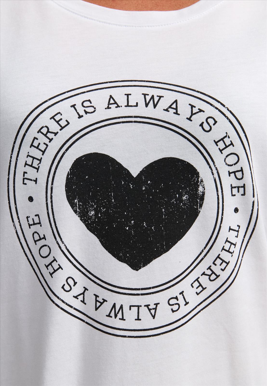 Decay Modevertrieb GmbH - Textilien Grosshandel T-Shirts Jeans