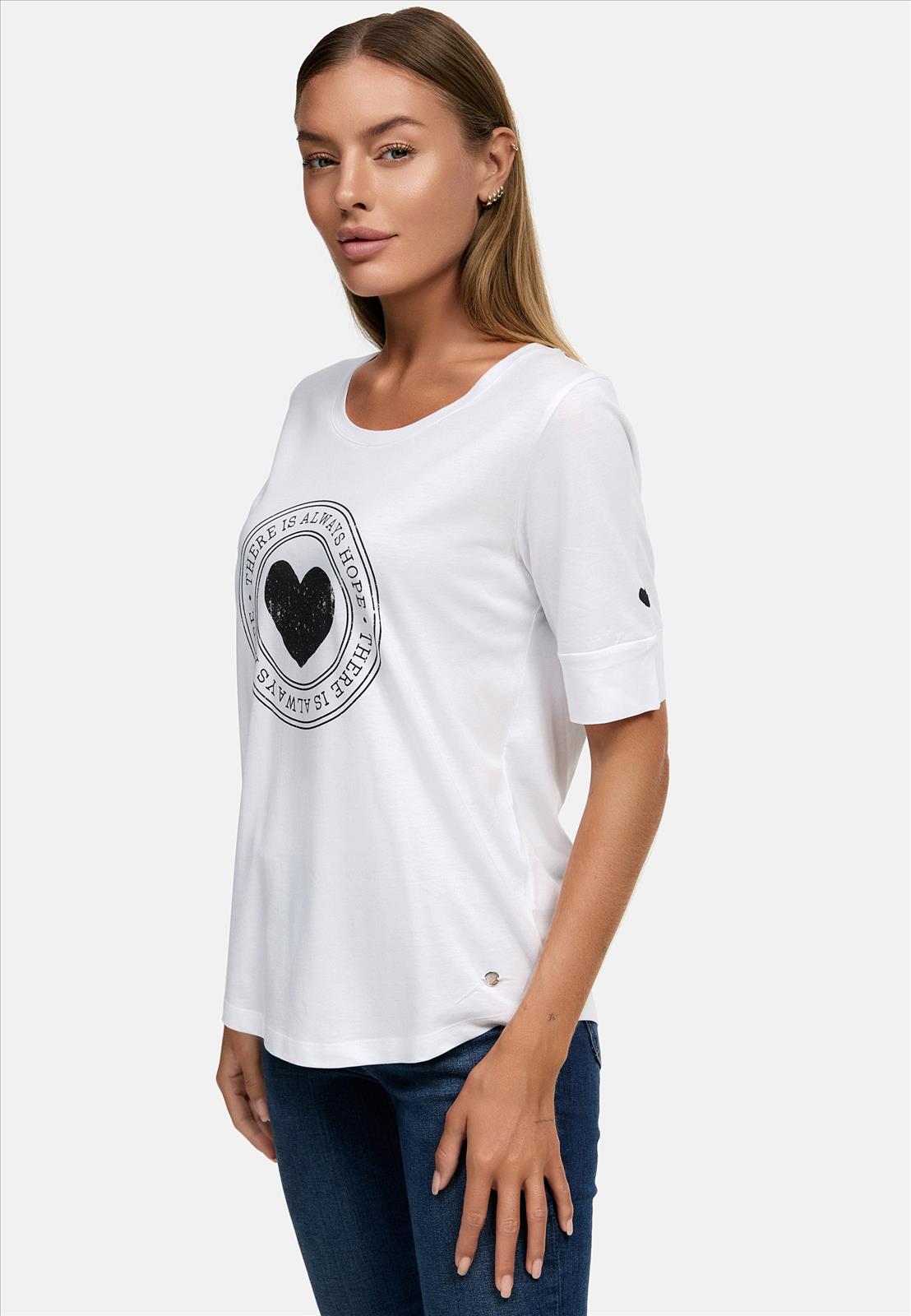 Decay Modevertrieb GmbH - Textilien Grosshandel T-Shirts Jeans