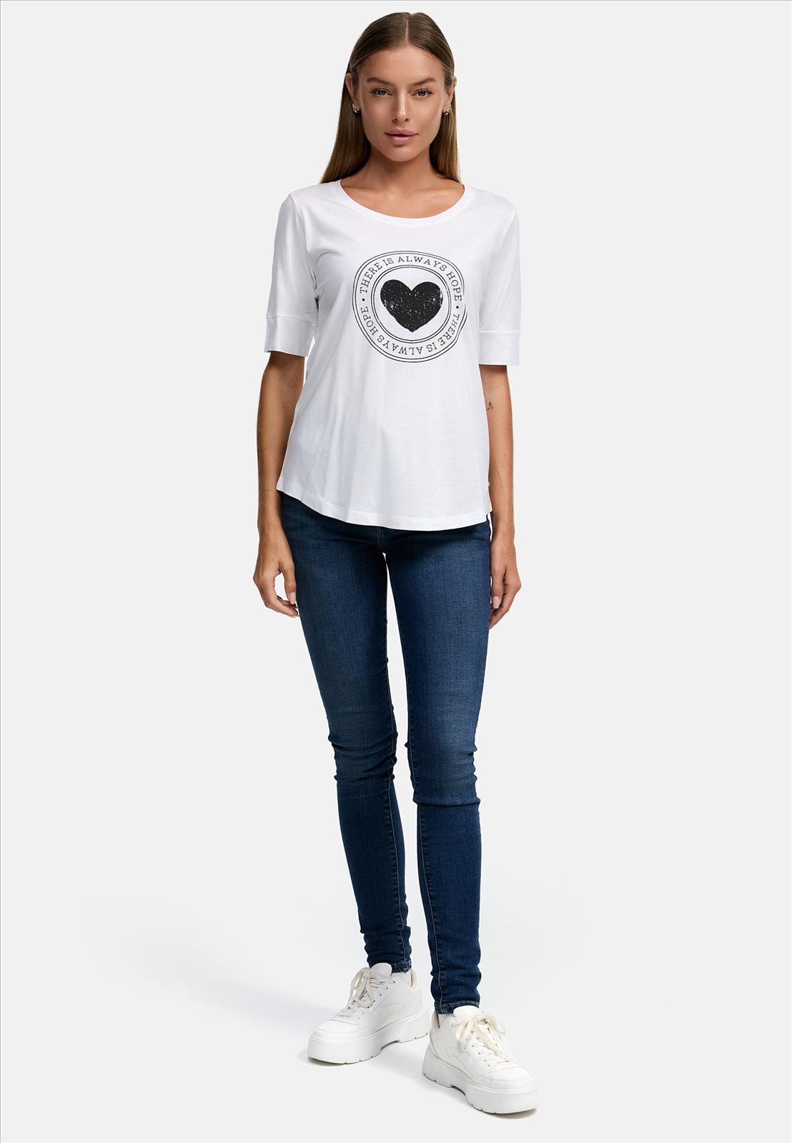 Decay Modevertrieb GmbH - Textilien Grosshandel T-Shirts Jeans