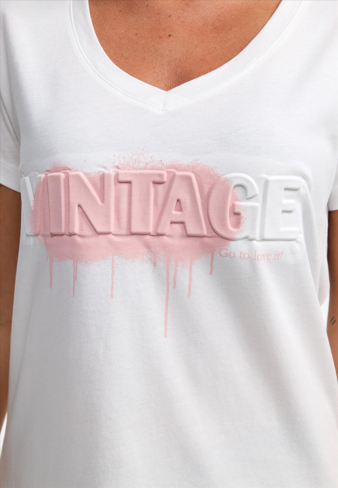 Decay Modevertrieb GmbH - Textilien Grosshandel T-Shirts Jeans