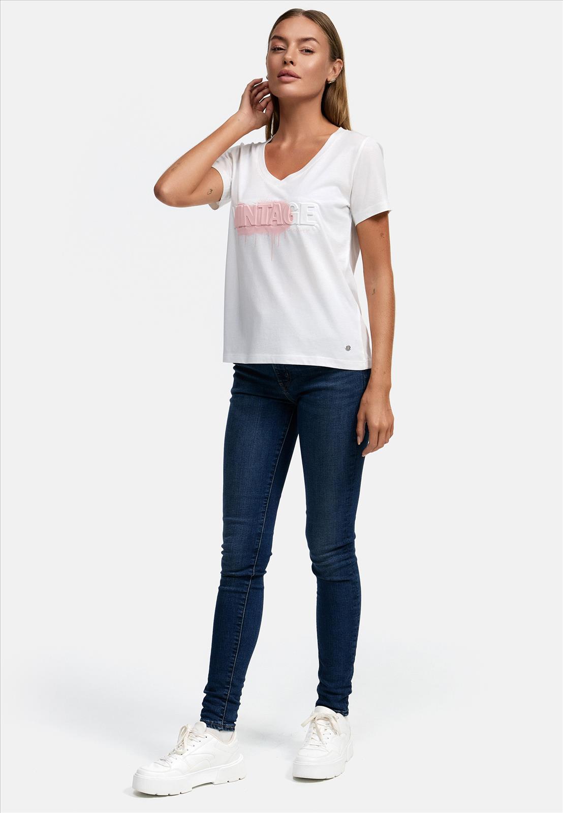 Decay Modevertrieb GmbH - Textilien Grosshandel T-Shirts Jeans