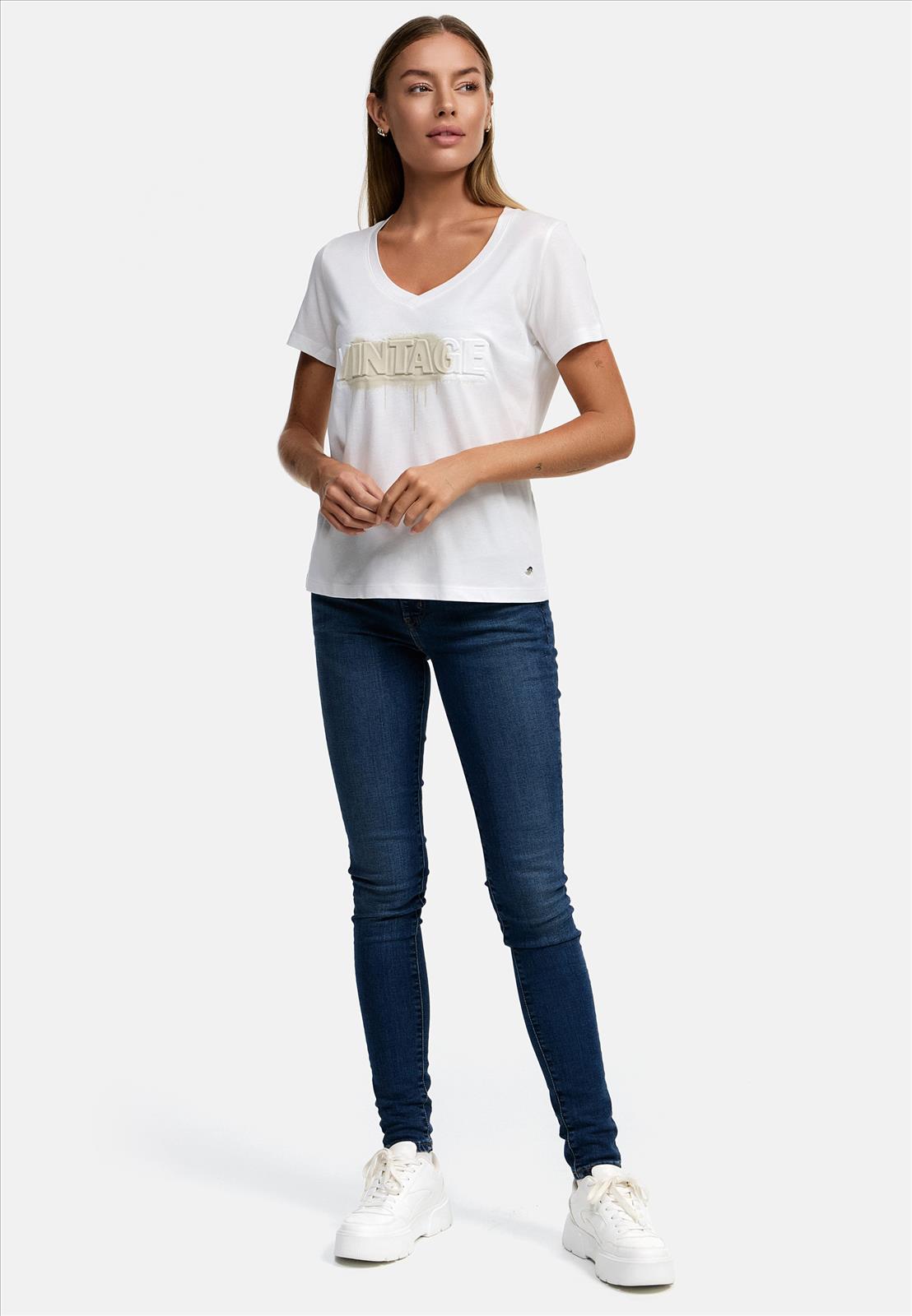 Decay Modevertrieb GmbH - Textilien Grosshandel T-Shirts Jeans
