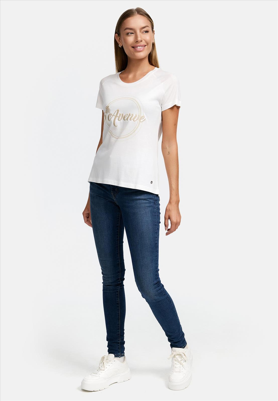 Decay Modevertrieb GmbH - Textilien Grosshandel T-Shirts Jeans