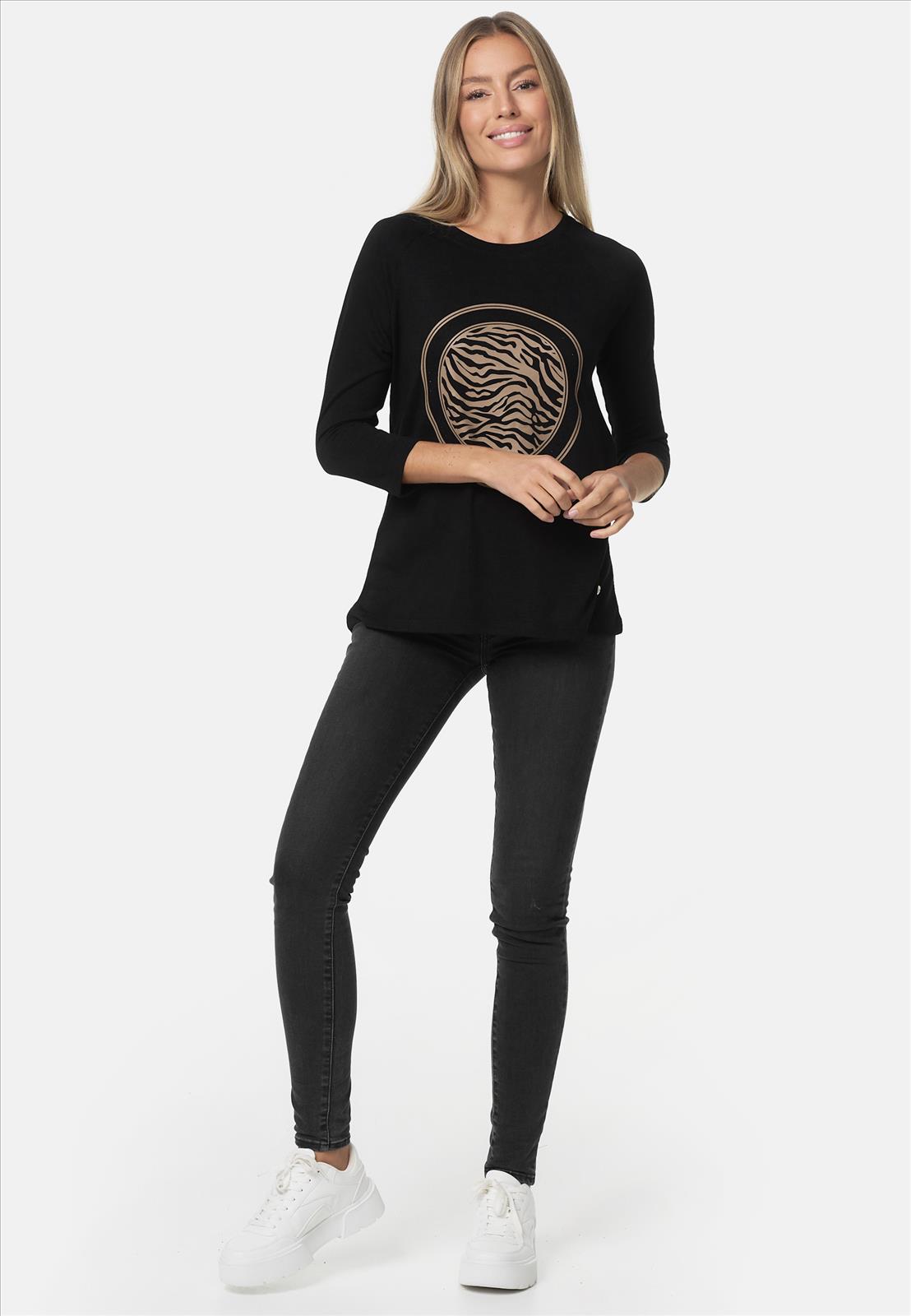 Decay Modevertrieb GmbH - Textilien Grosshandel T-Shirts Jeans