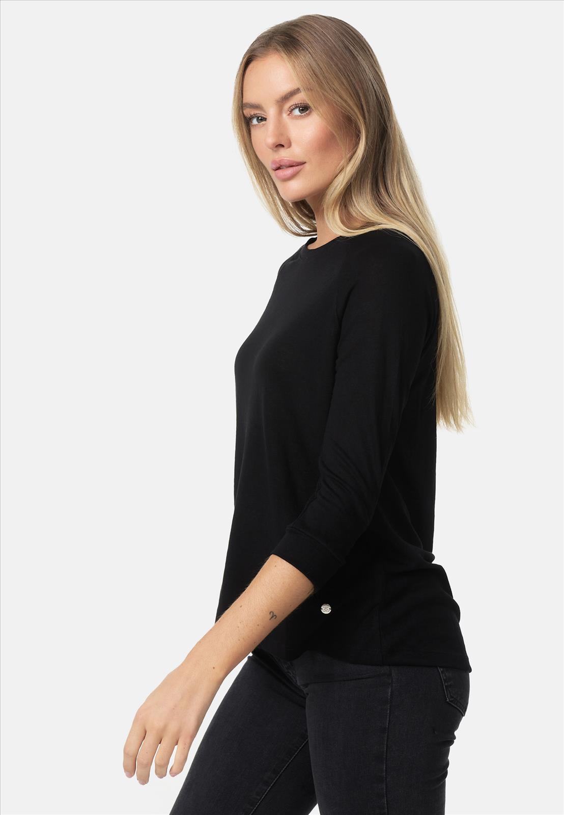 Decay Modevertrieb GmbH - Textilien Grosshandel T-Shirts Jeans