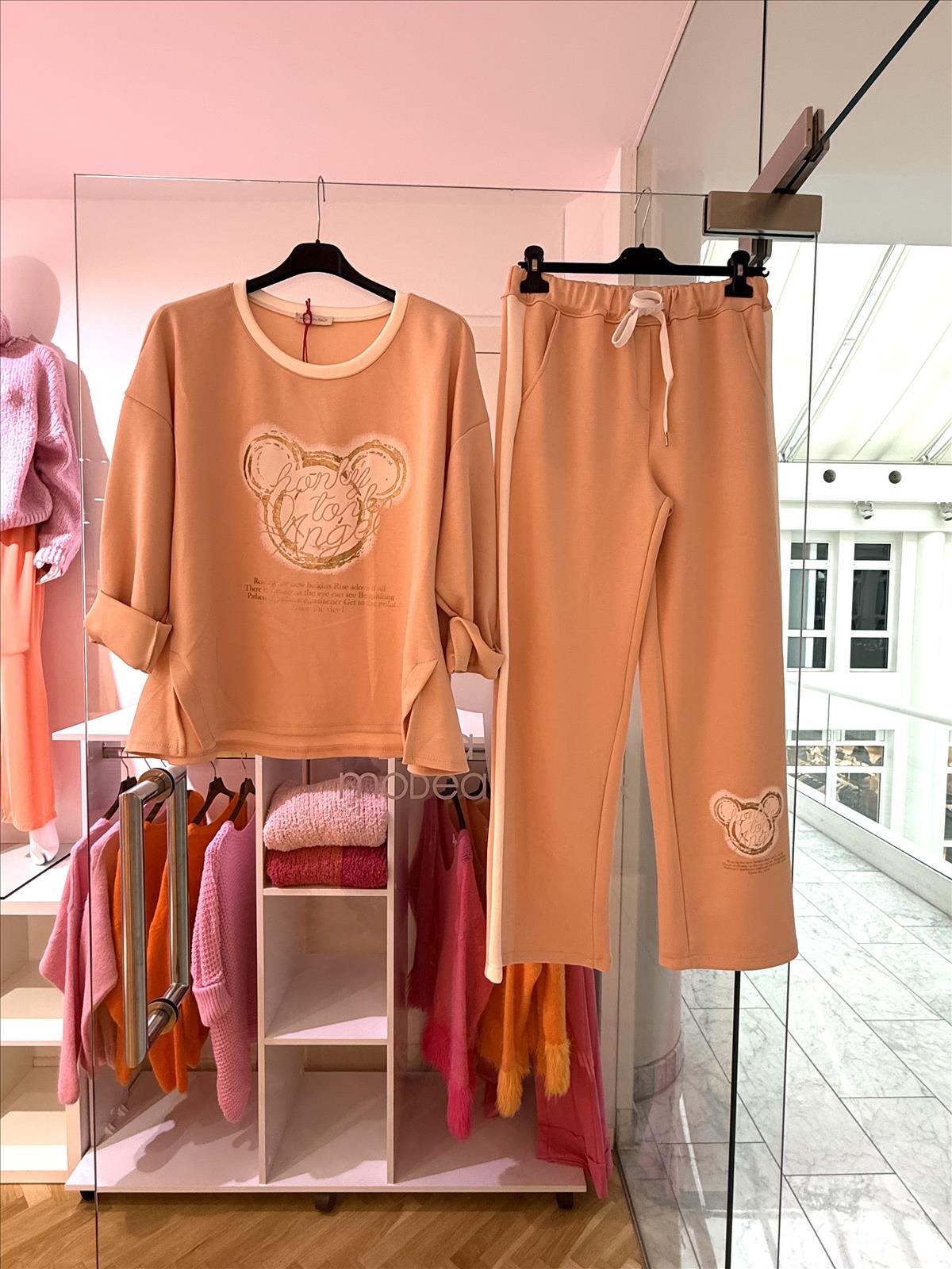 Modeagentur Ditta Boss e. K. - Damenbekleidung