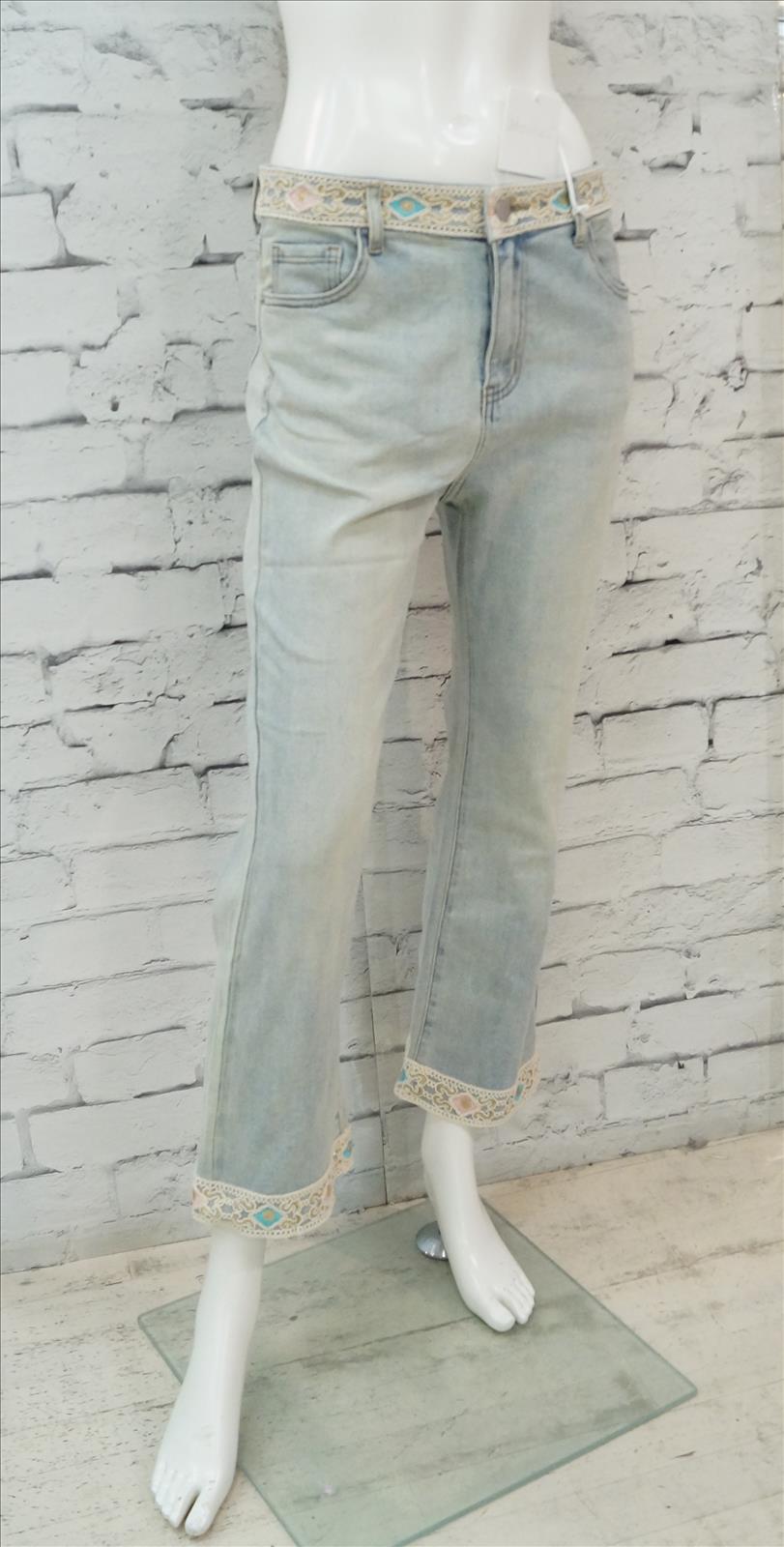 Bhatti Mode GmbH - Young fashion, DOB - Blusen, Hosen Jacken, Jeans, Kleider, Pullover etc.