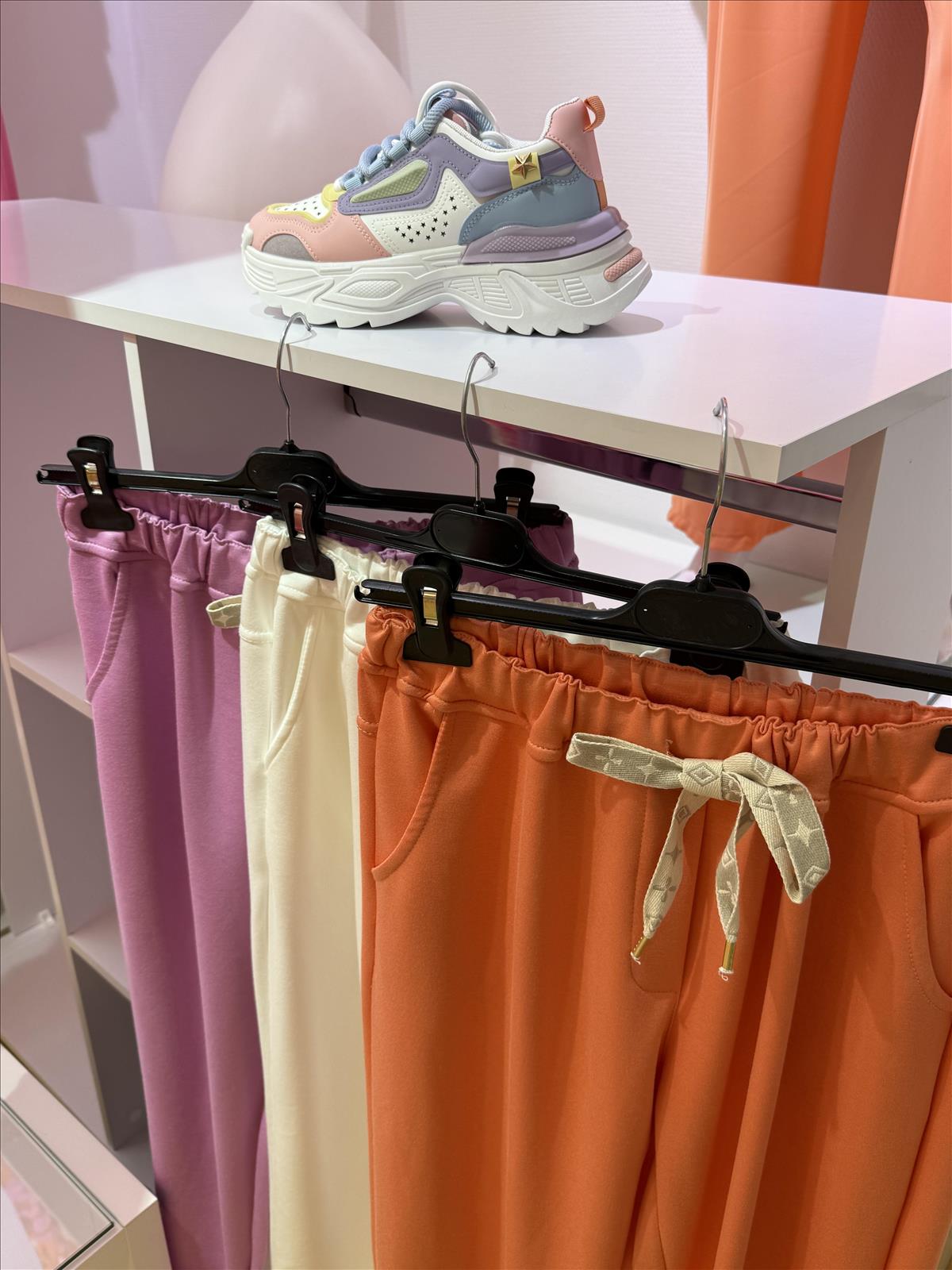 Modeagentur Ditta Boss e. K. - Damenbekleidung