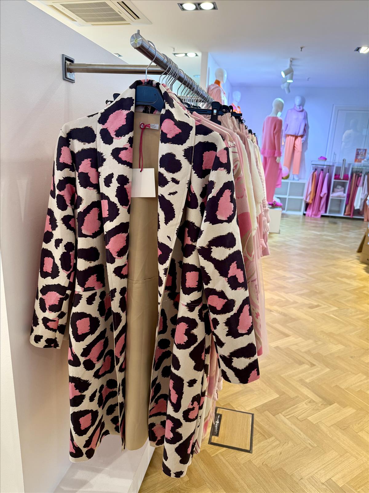 Modeagentur Ditta Boss e. K. - Damenbekleidung