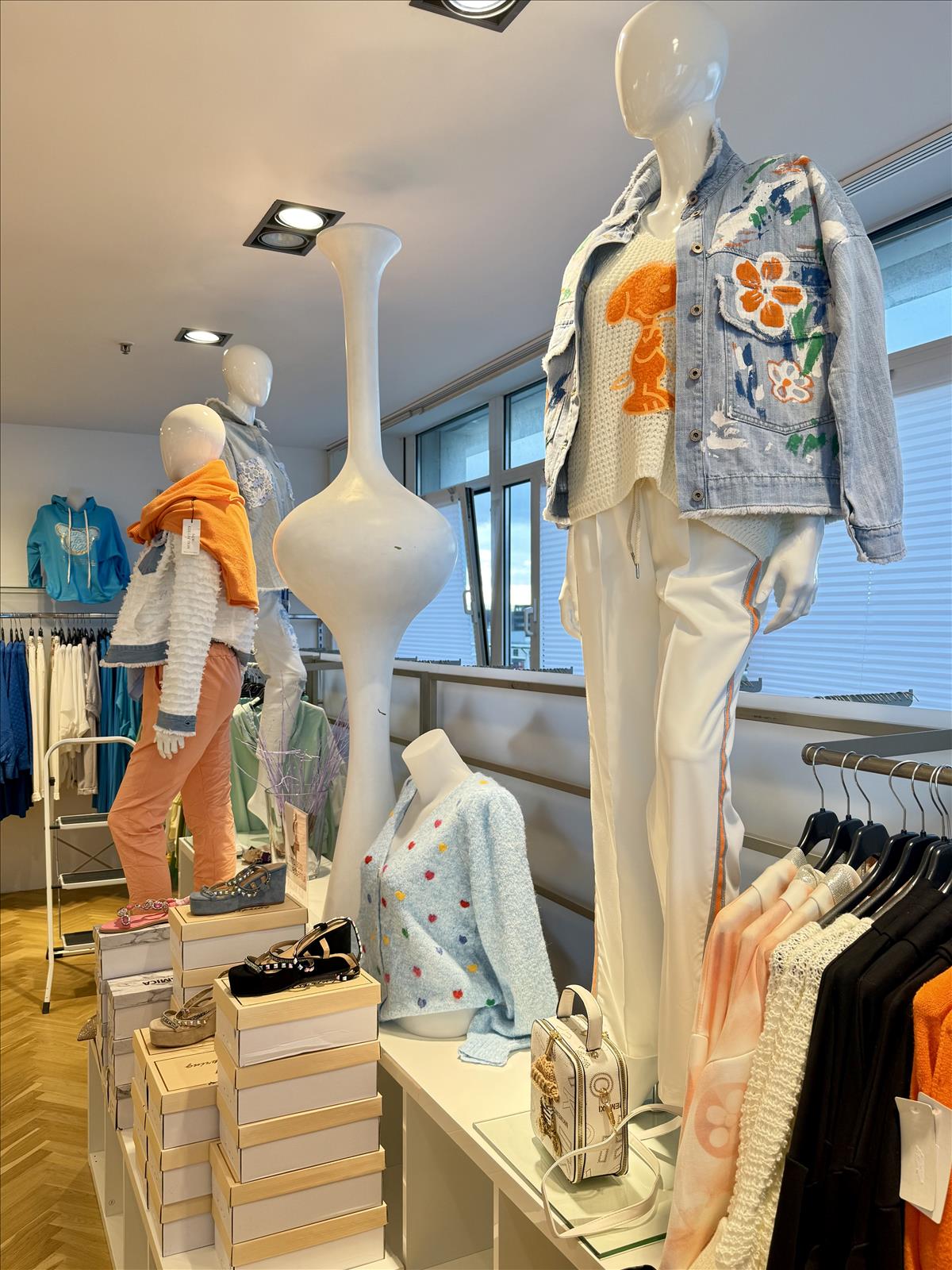 Modeagentur Ditta Boss e. K. - Damenbekleidung