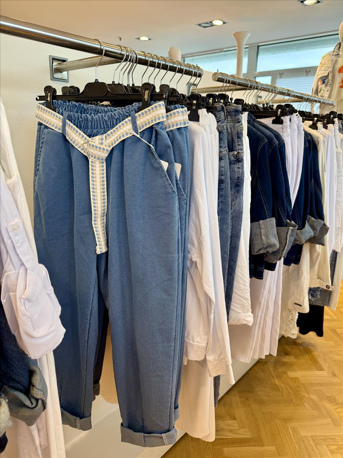 Modeagentur Ditta Boss e. K. - Damenbekleidung