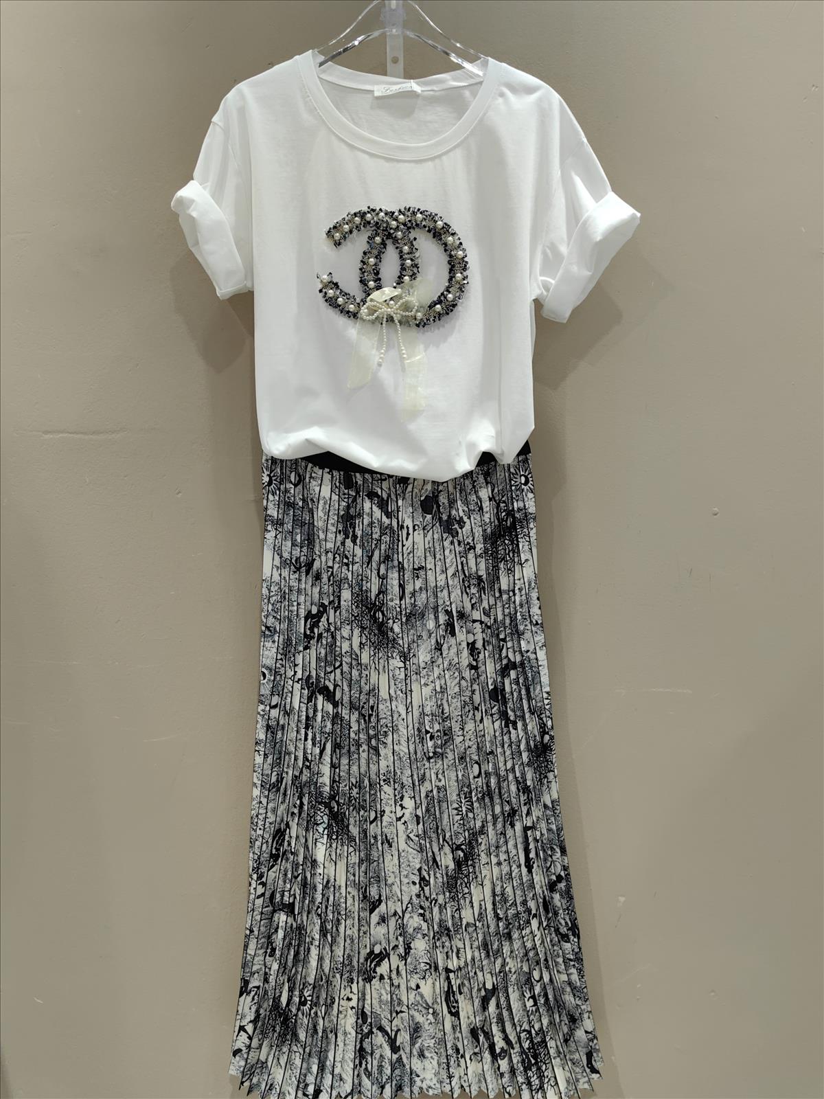 Miss Furs GmbH - MISS FURS Damenmode - Accessoires, Sportswear, Jeans, Tops, Bags