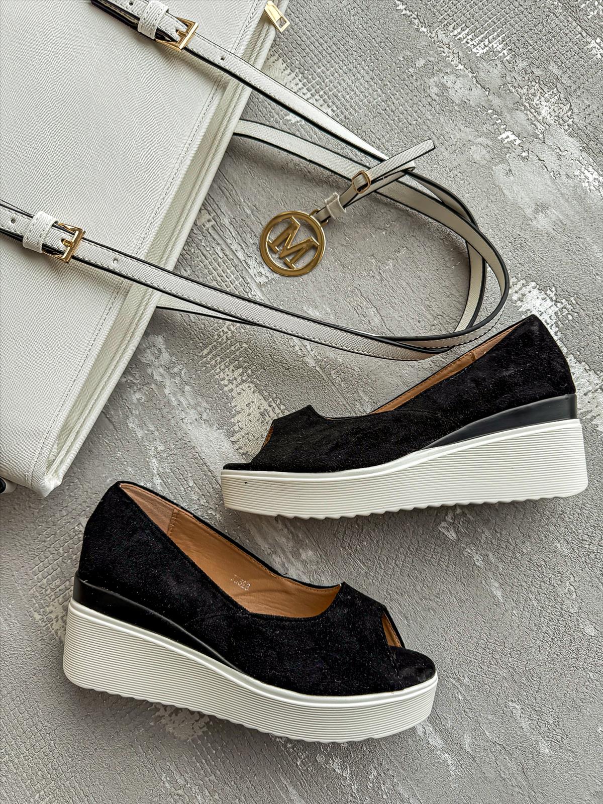 efashion s.r.o. - DOB;Accesoires;Schuhe;Young Fashion - Medvedov