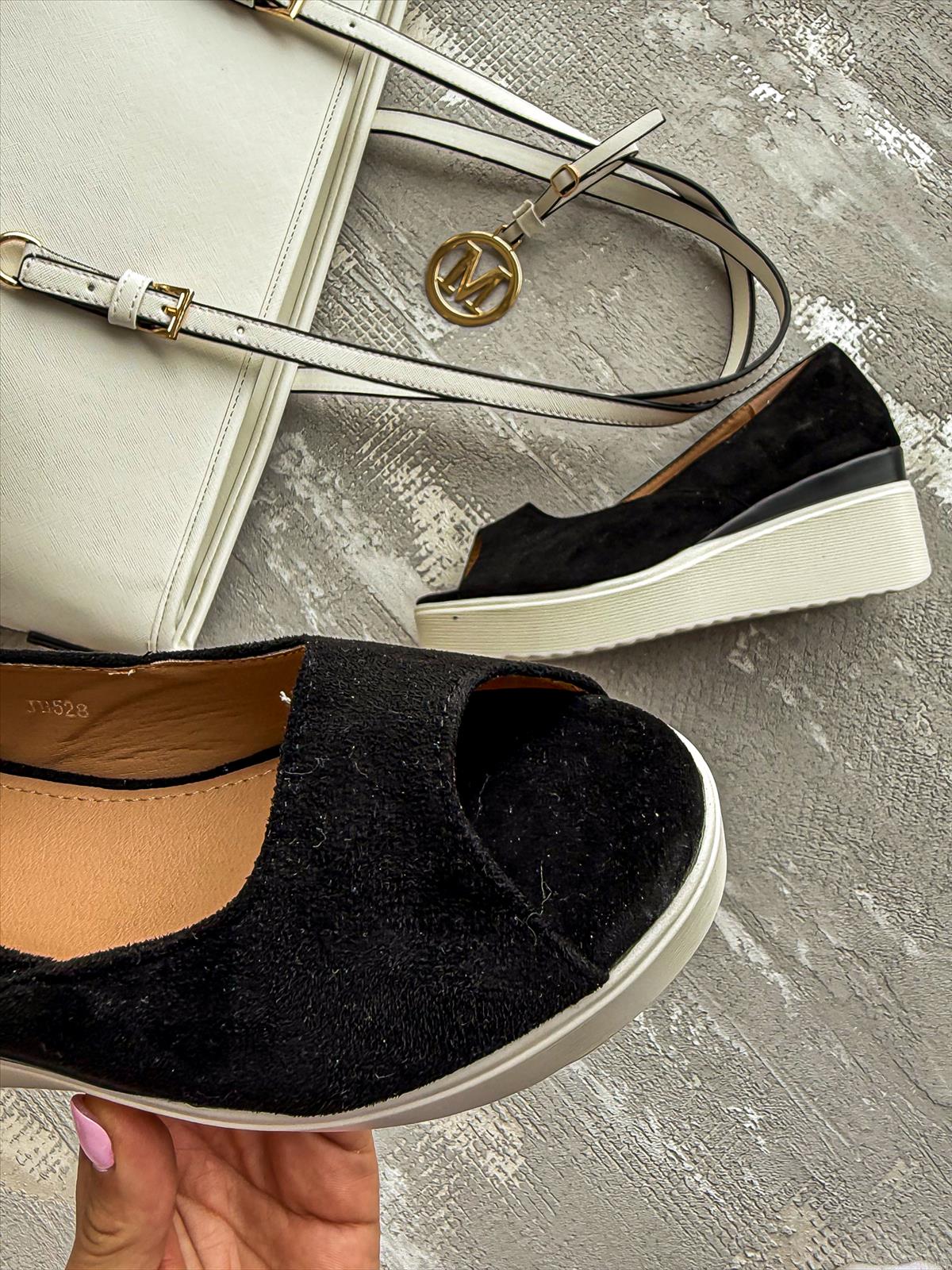 efashion s.r.o. - DOB;Accesoires;Schuhe;Young Fashion - Medvedov