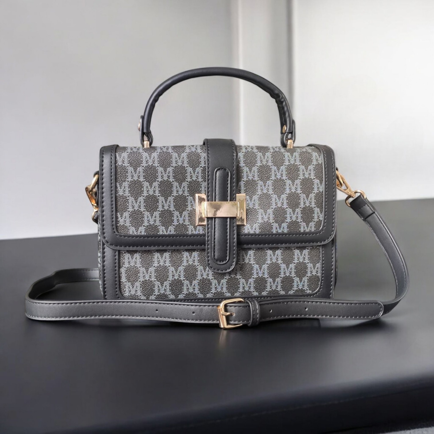 Pulcini GmbH - 2BE - Fashion & Design