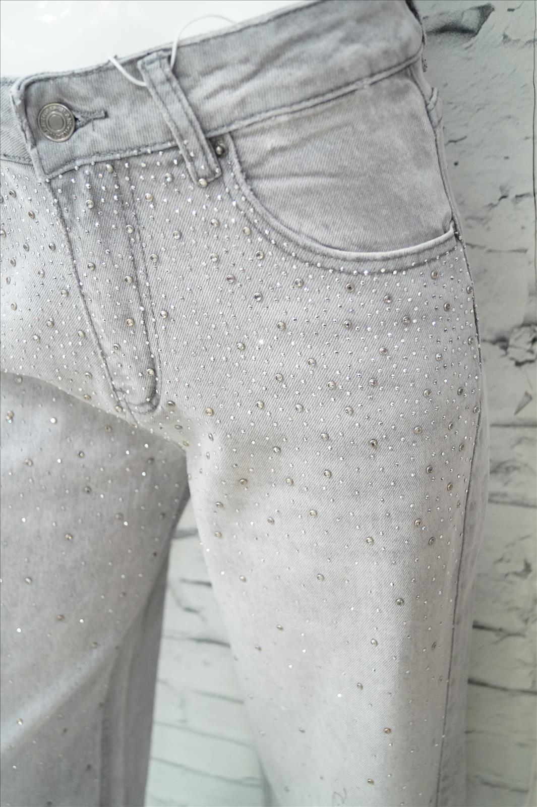 Bhatti Mode GmbH - Young fashion, DOB - Blusen, Hosen Jacken, Jeans, Kleider, Pullover etc.