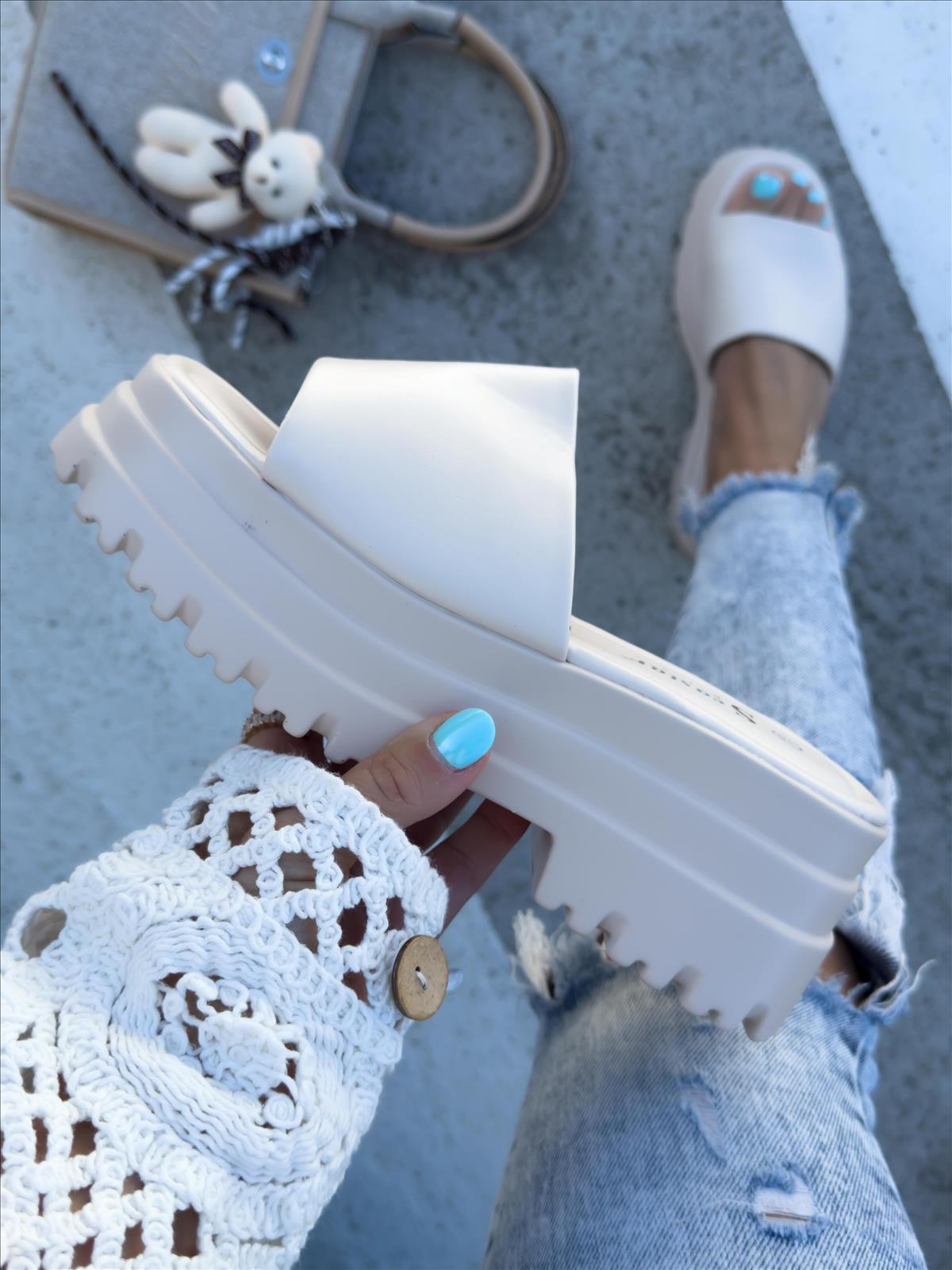 efashion s.r.o. - DOB;Accesoires;Schuhe;Young Fashion - Medvedov