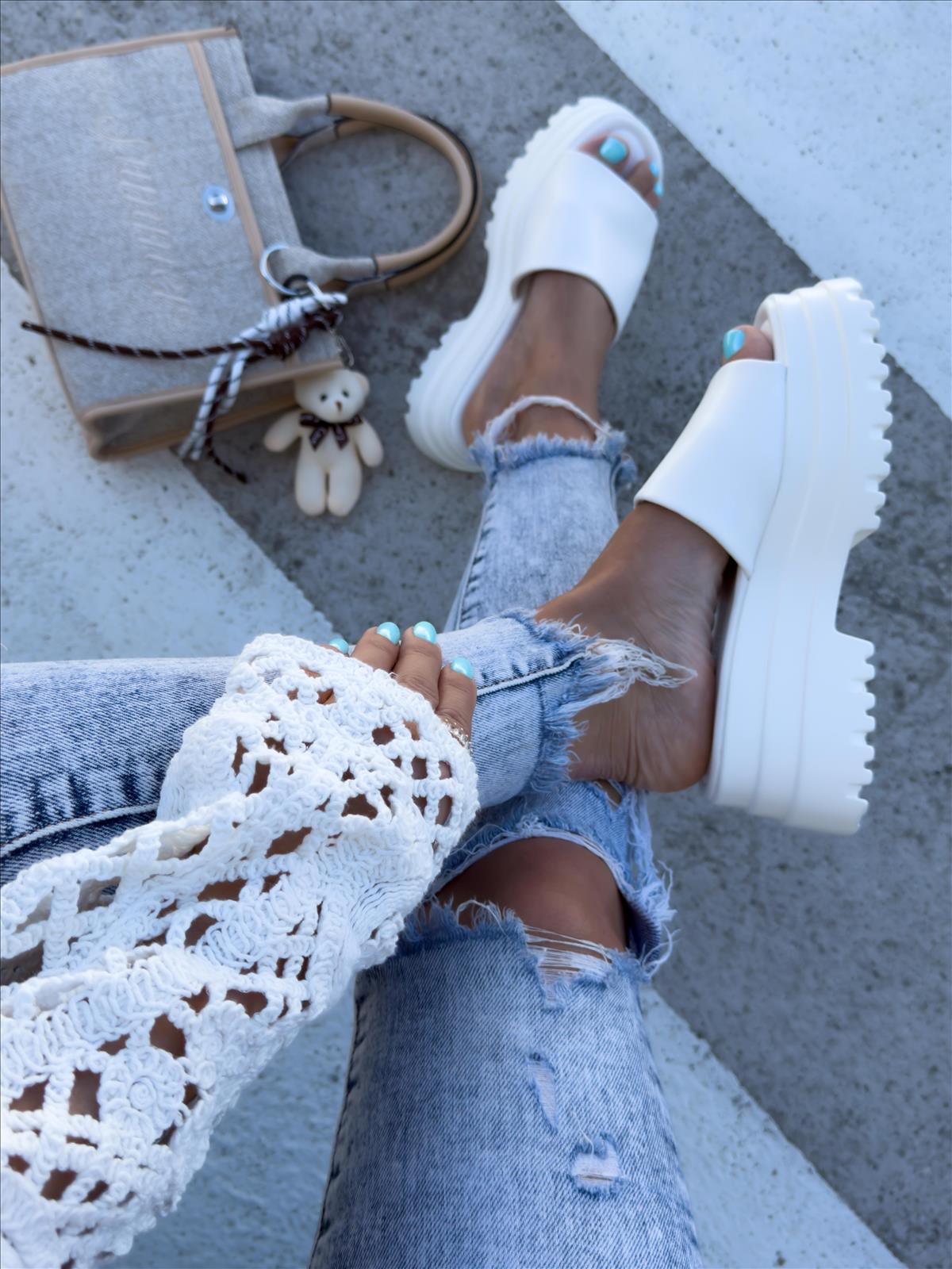 efashion s.r.o. - DOB;Accesoires;Schuhe;Young Fashion - Medvedov