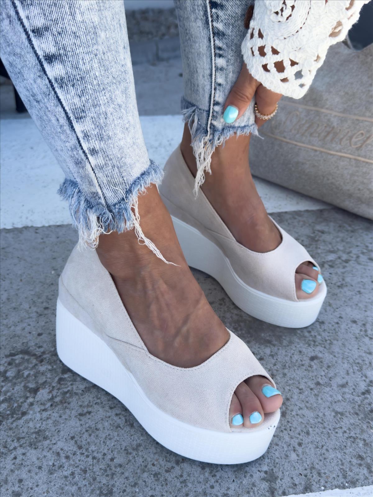 efashion s.r.o. - DOB;Accesoires;Schuhe;Young Fashion - Medvedov
