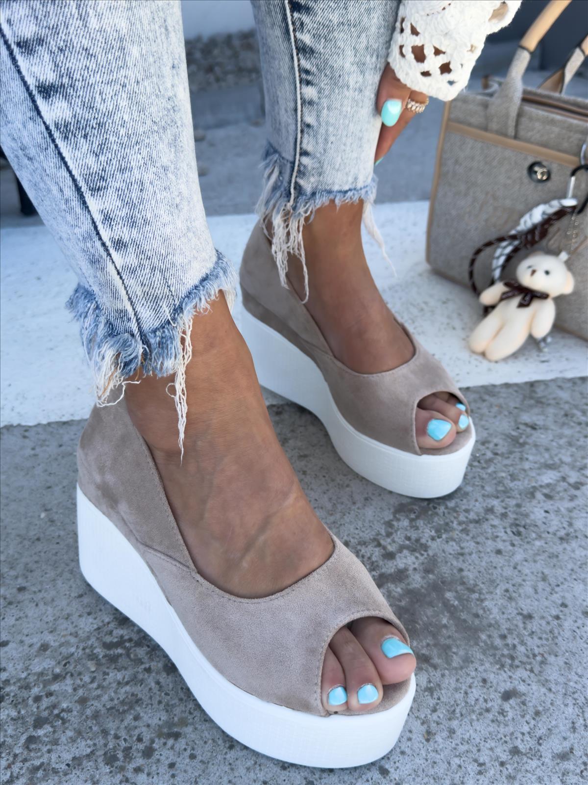 efashion s.r.o. - DOB;Accesoires;Schuhe;Young Fashion - Medvedov